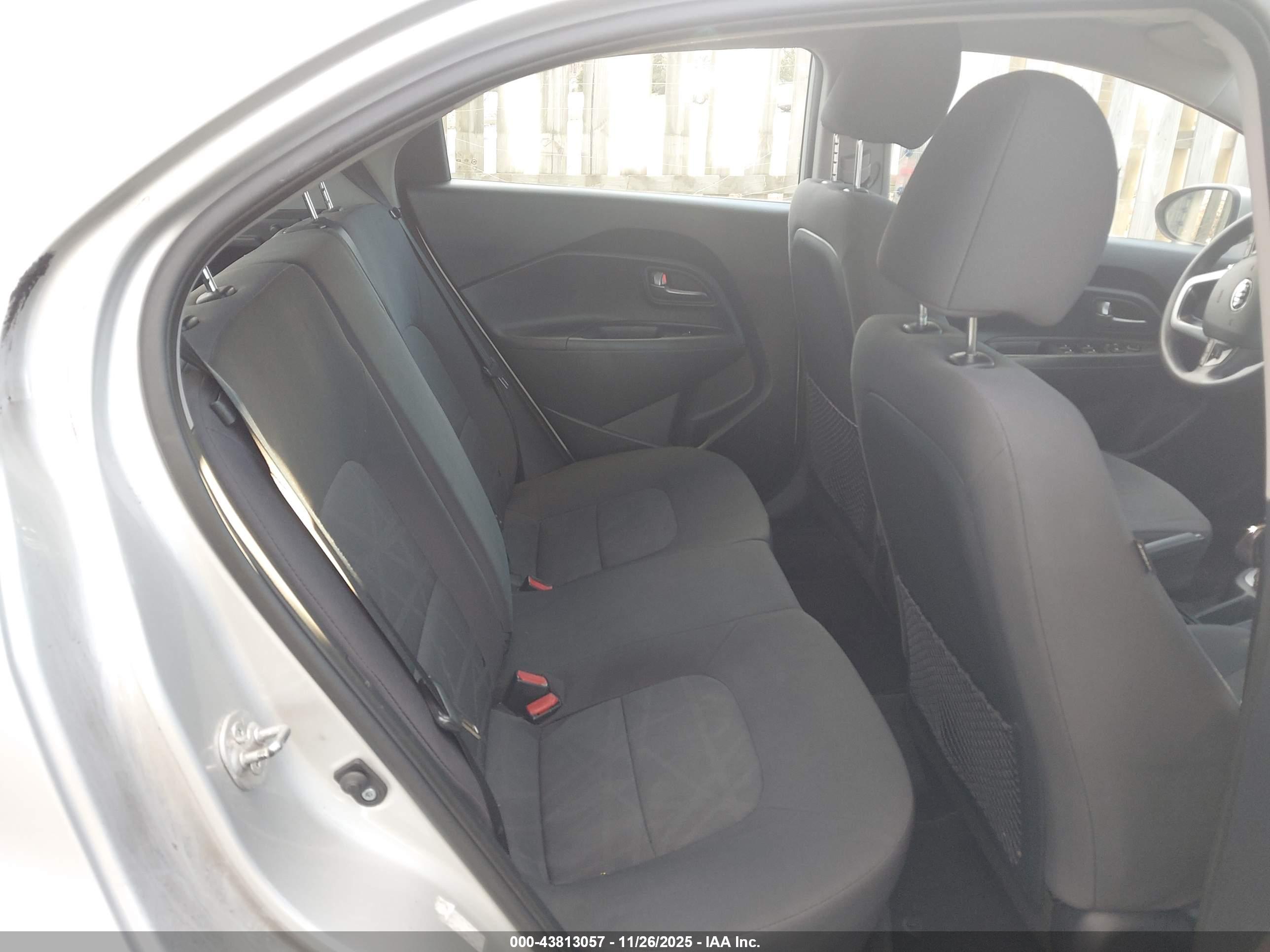 KIA RIO image 8