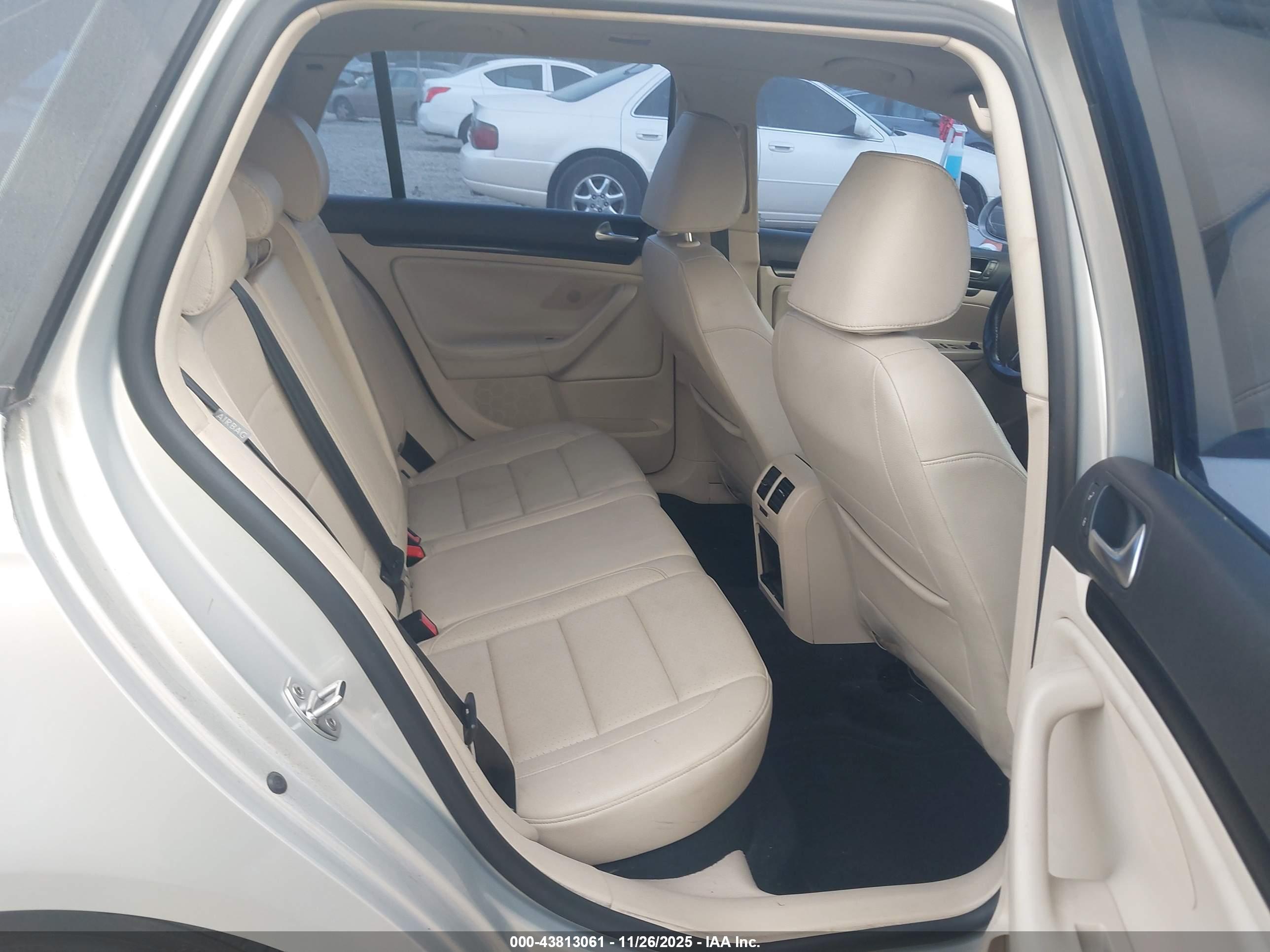 VOLKSWAGEN JETTA image 8