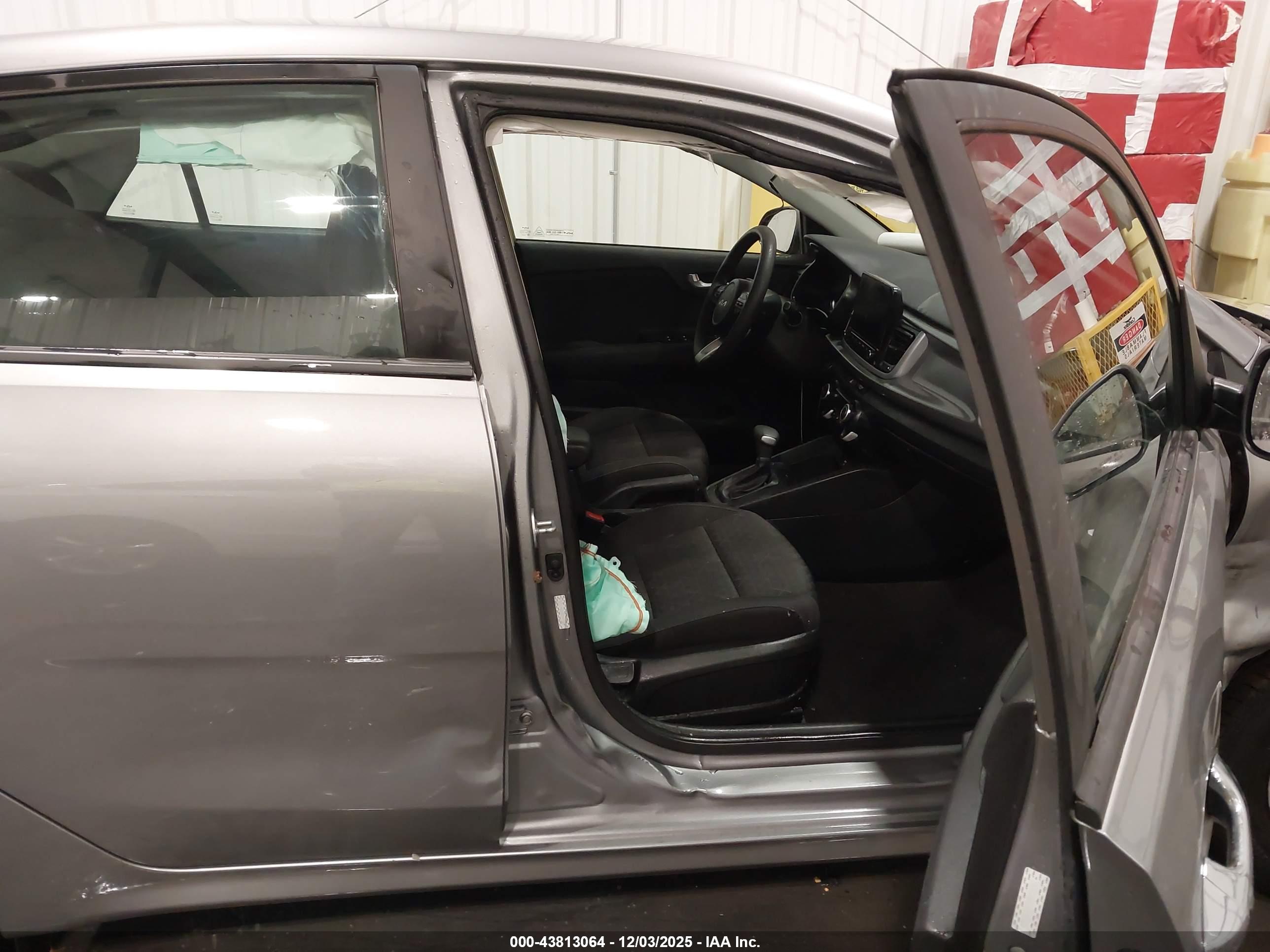 KIA RIO image 5