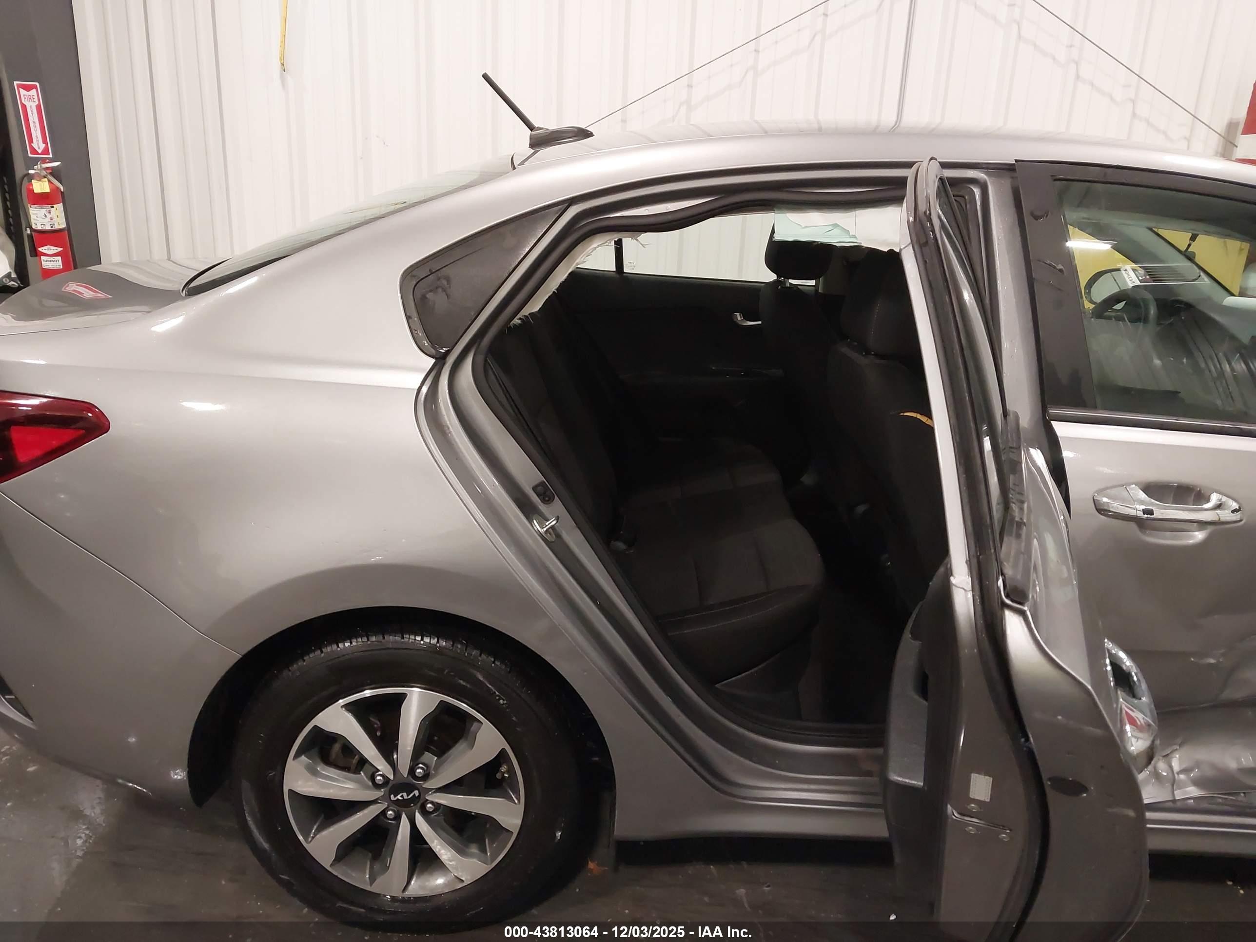 KIA RIO image 8