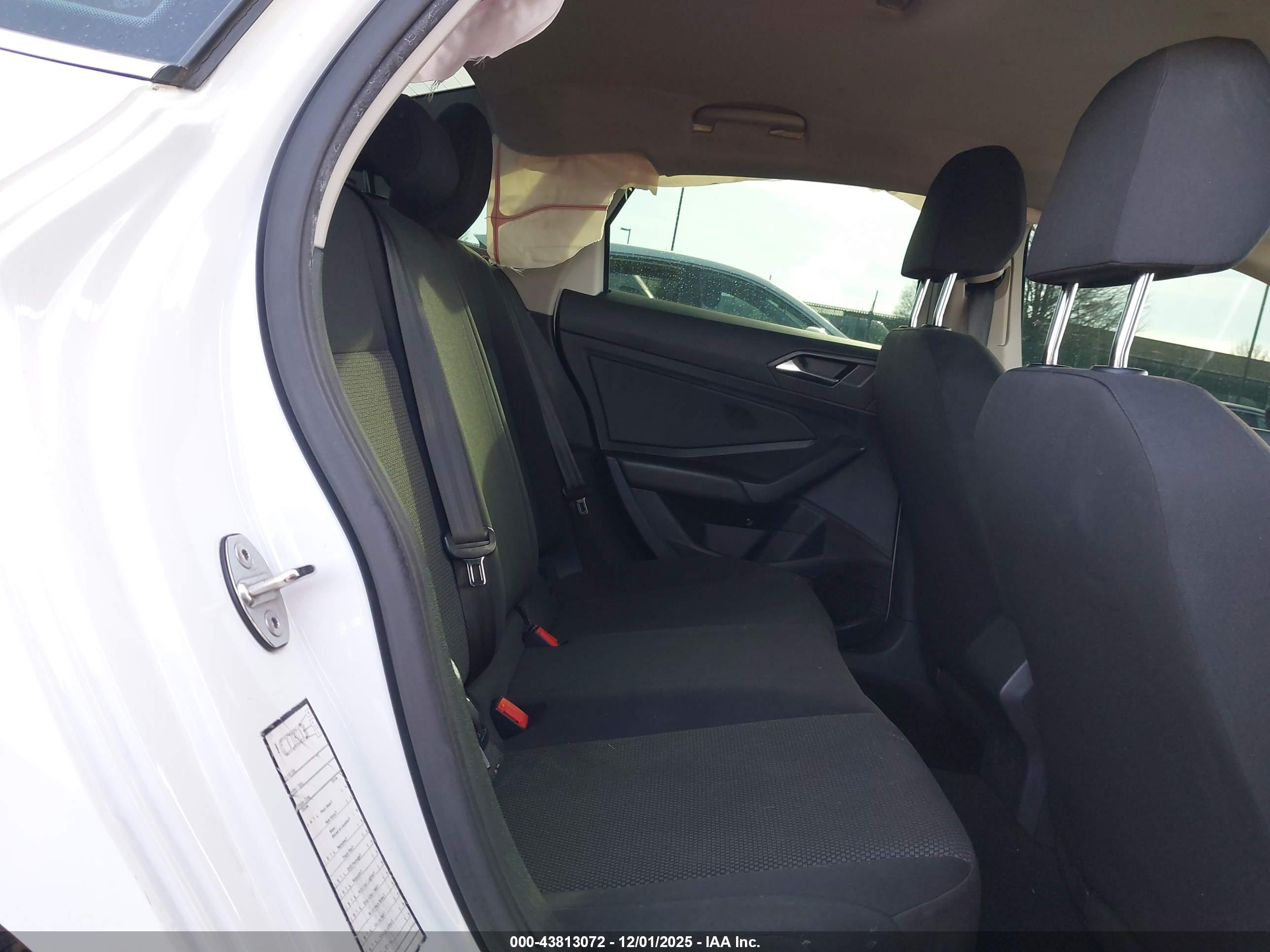 VOLKSWAGEN JETTA image 8