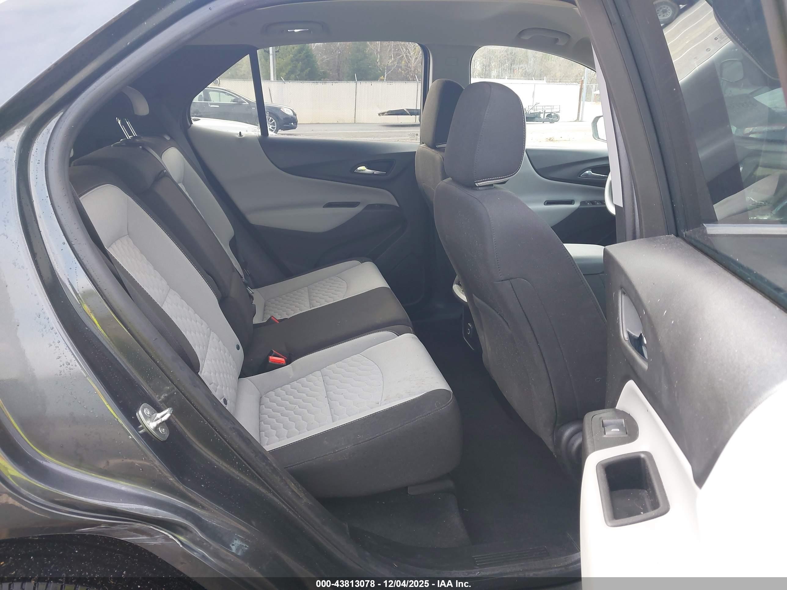 CHEVROLET EQUINOX image 8