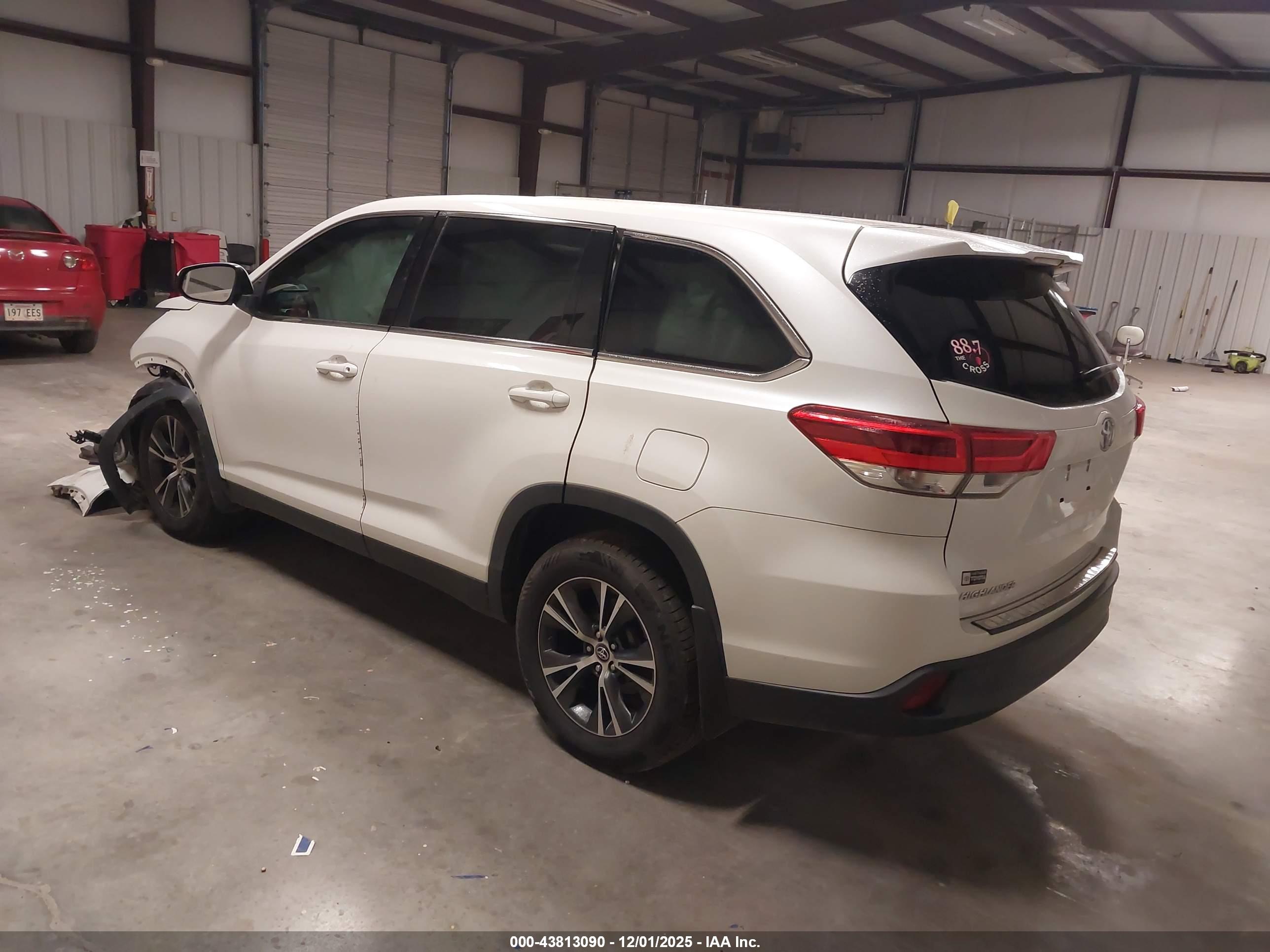 TOYOTA HIGHLANDER image 3