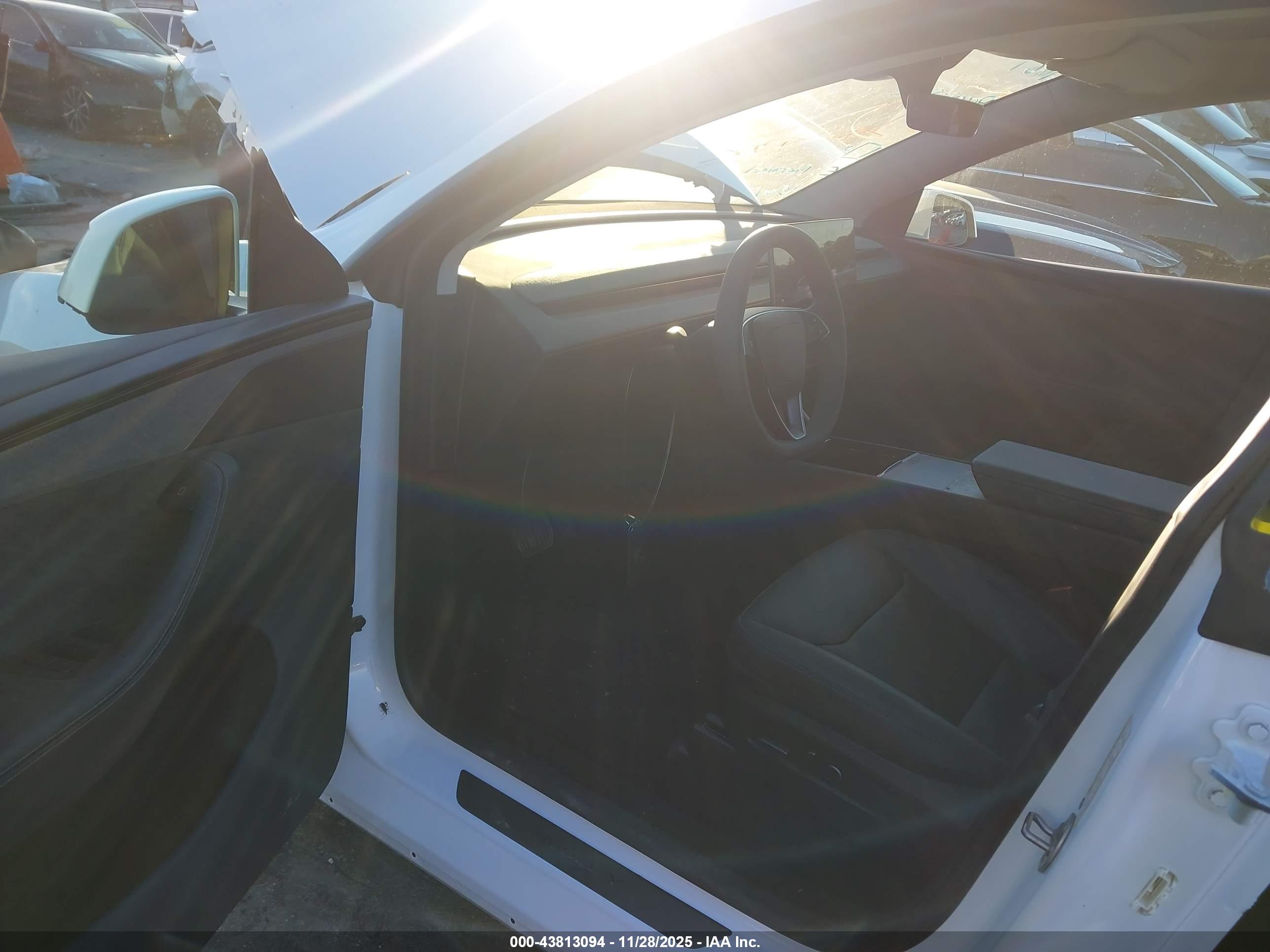 TESLA MODEL image 5