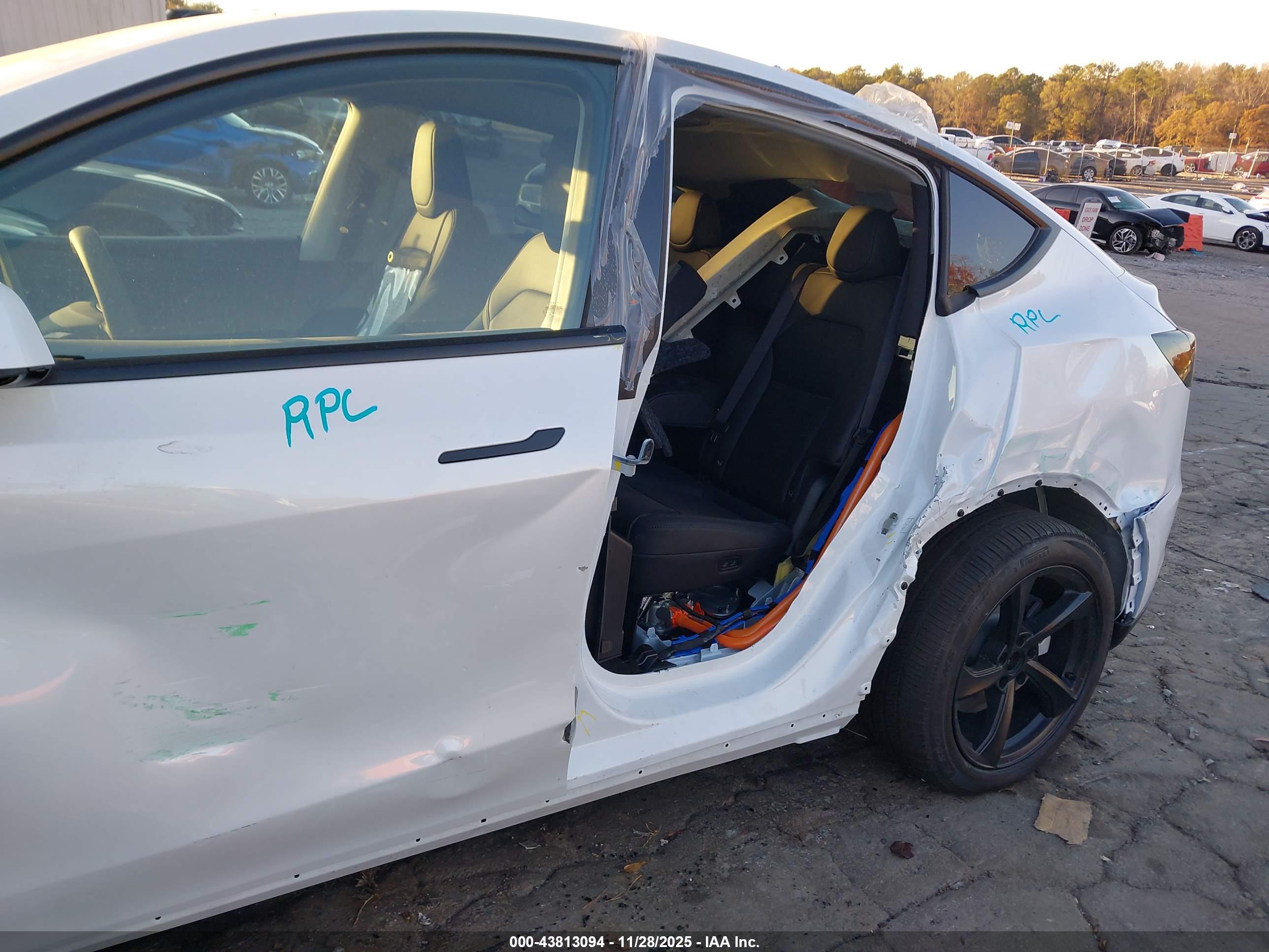 TESLA MODEL image 6