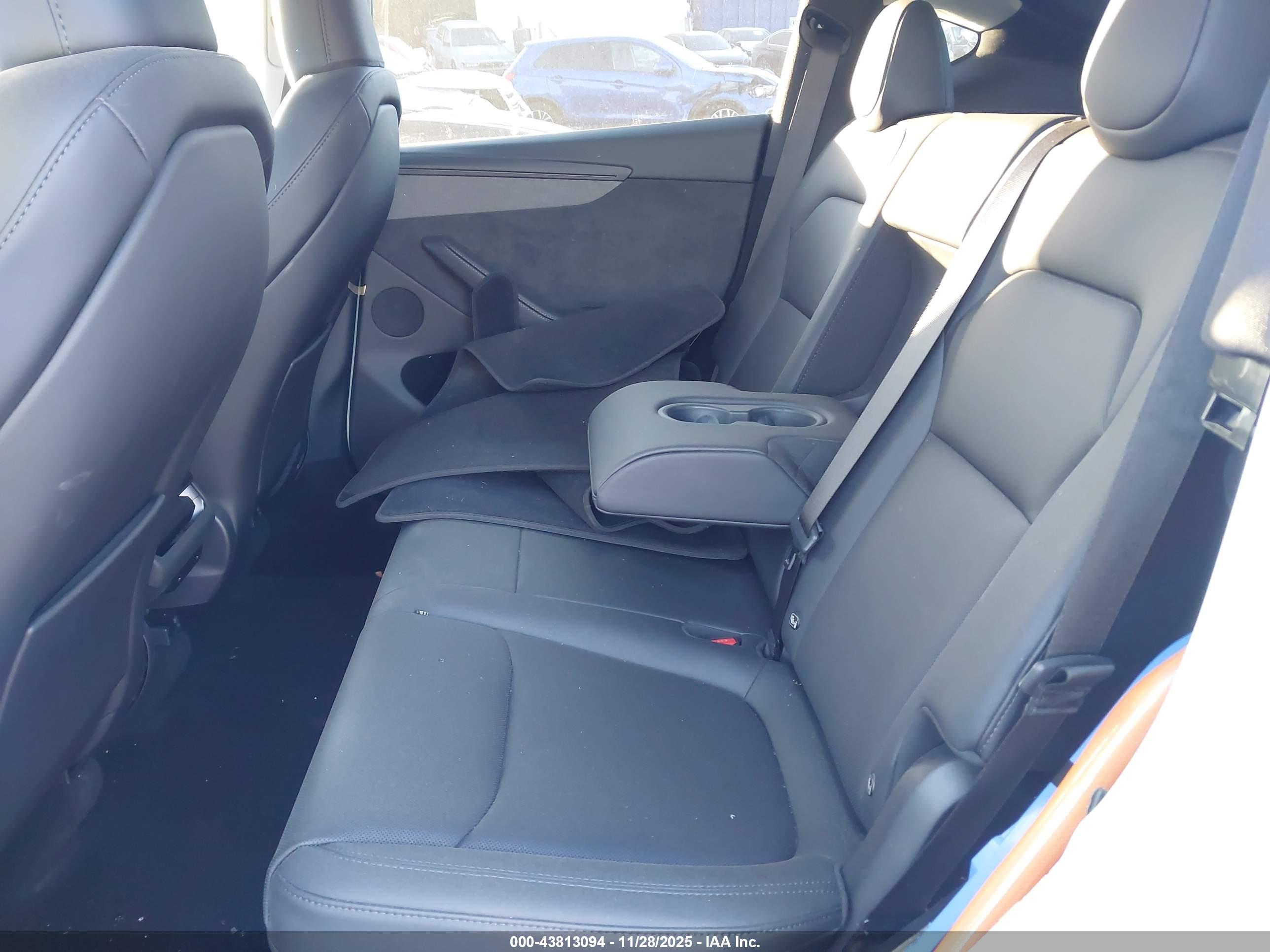 TESLA MODEL image 8