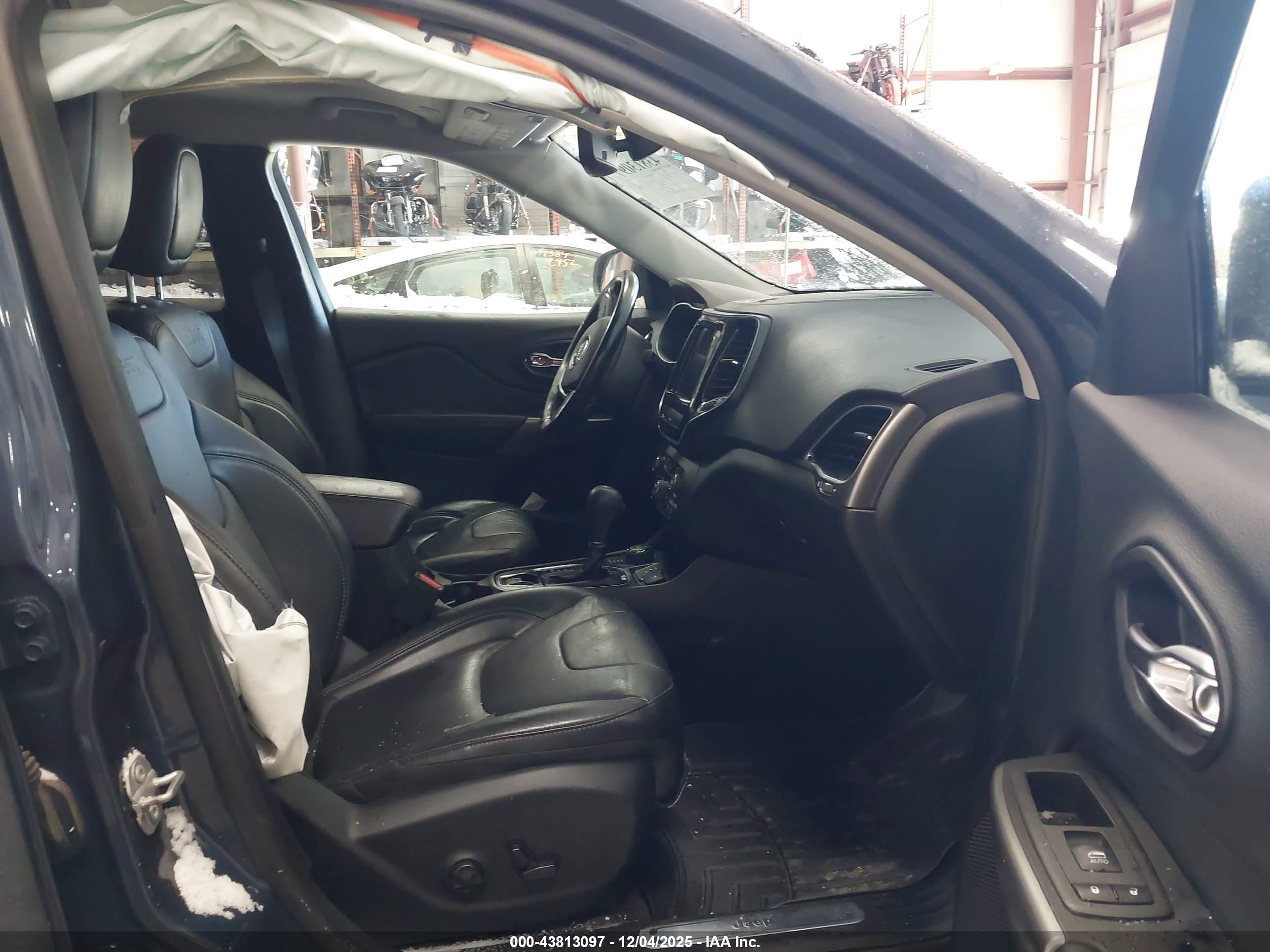 JEEP CHEROKEE image 5