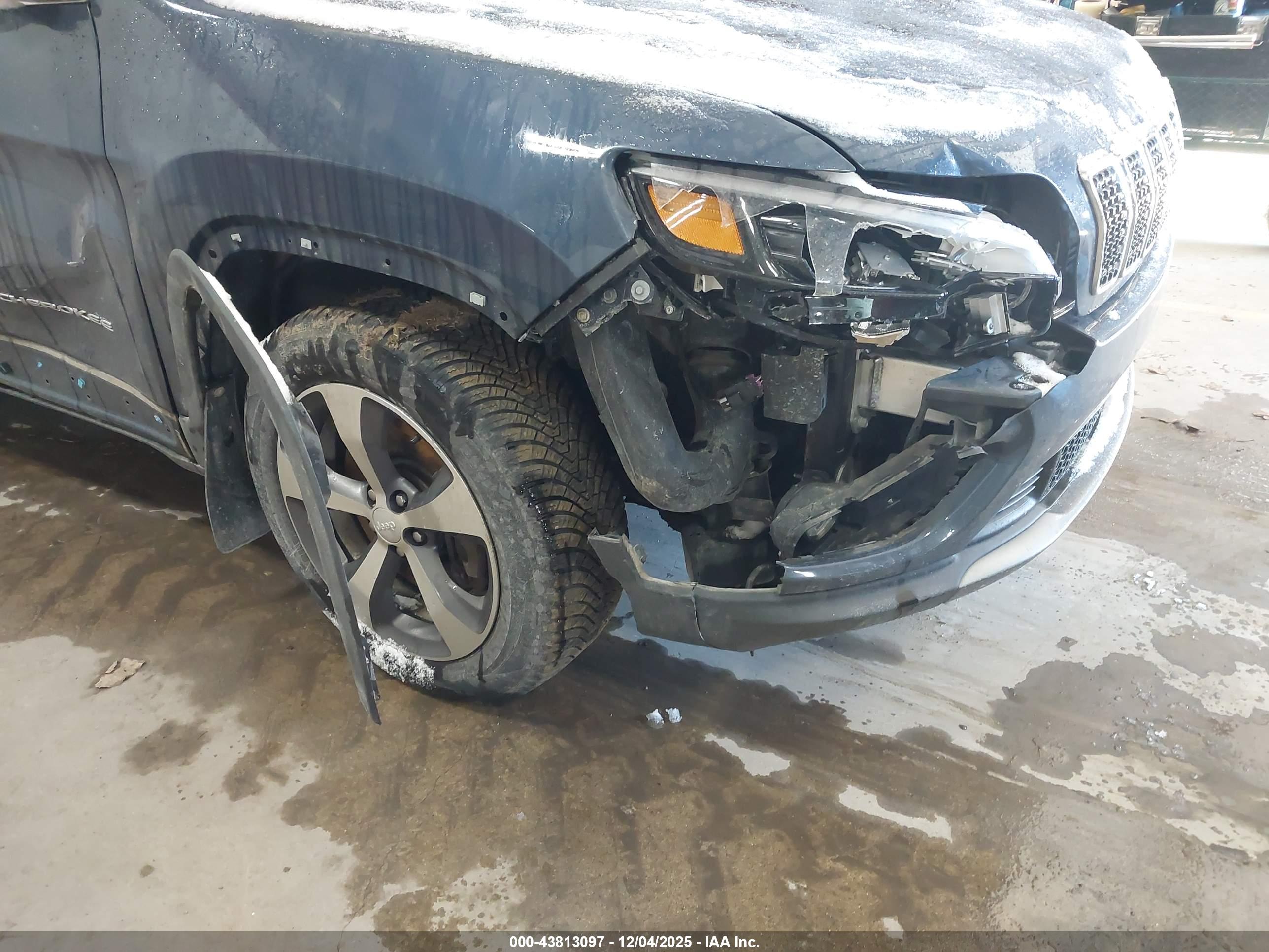 JEEP CHEROKEE image 6
