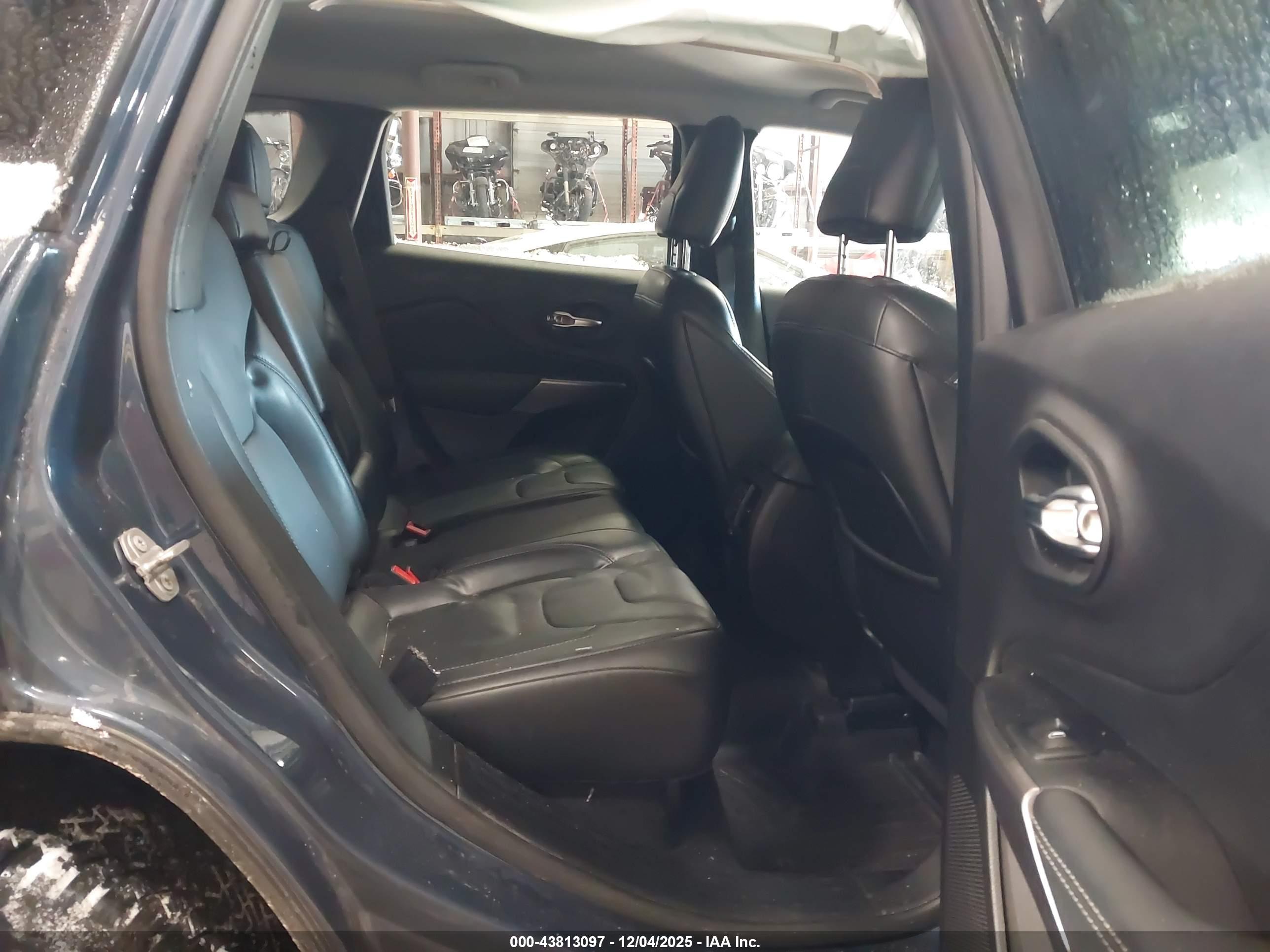 JEEP CHEROKEE image 8