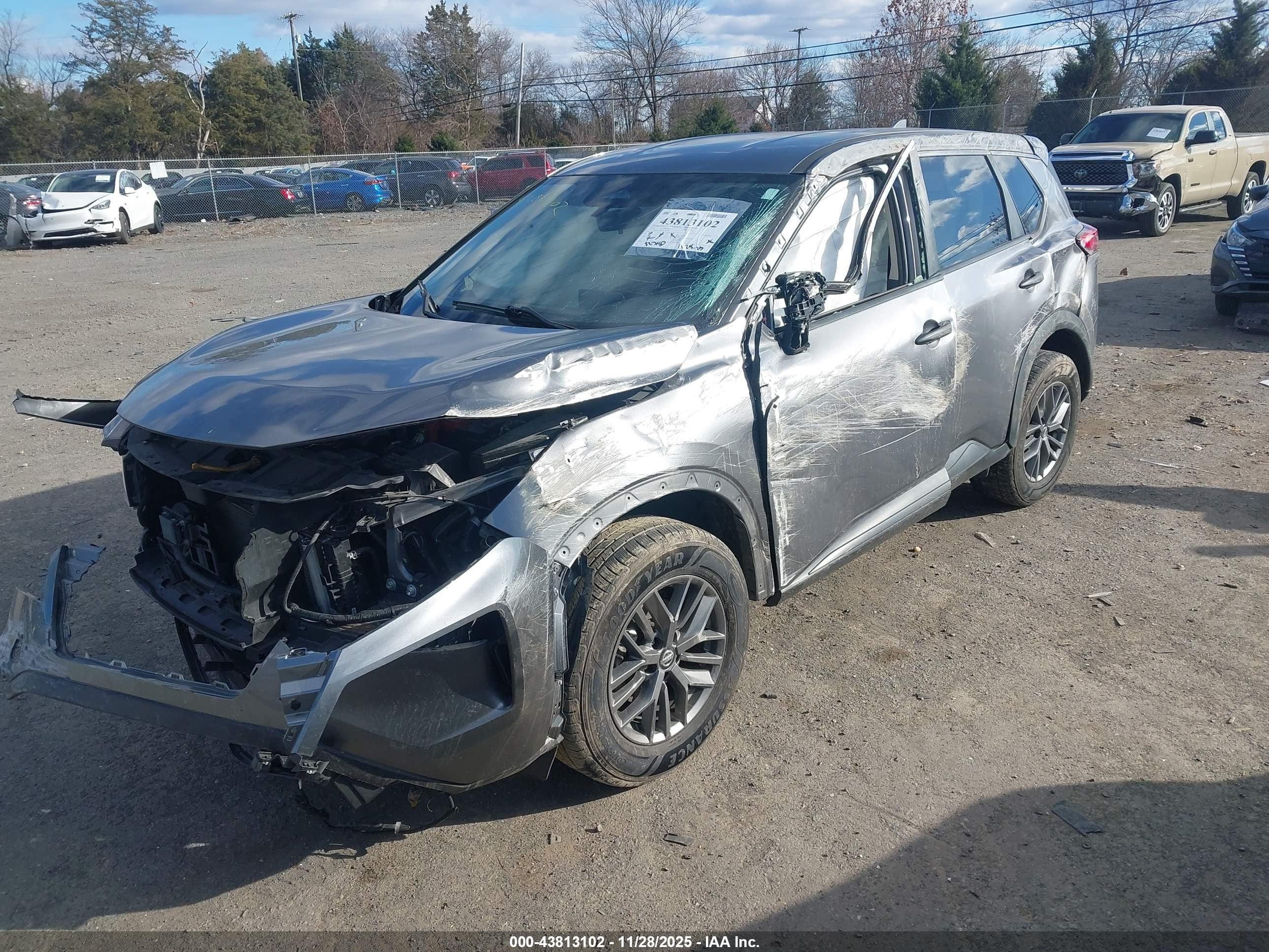NISSAN ROGUE image 2