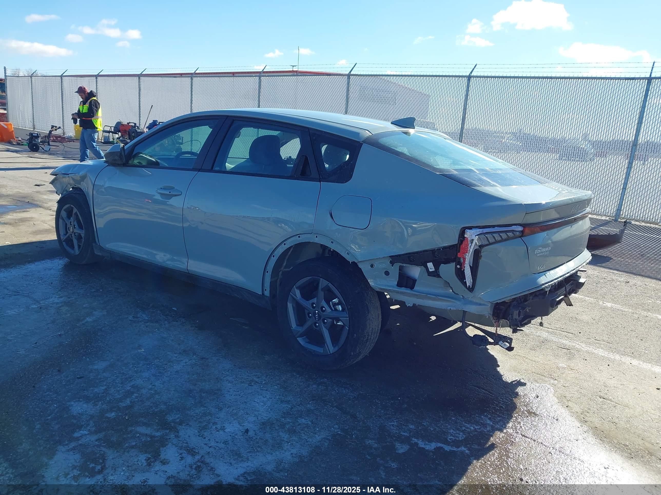 KIA K4 image 3