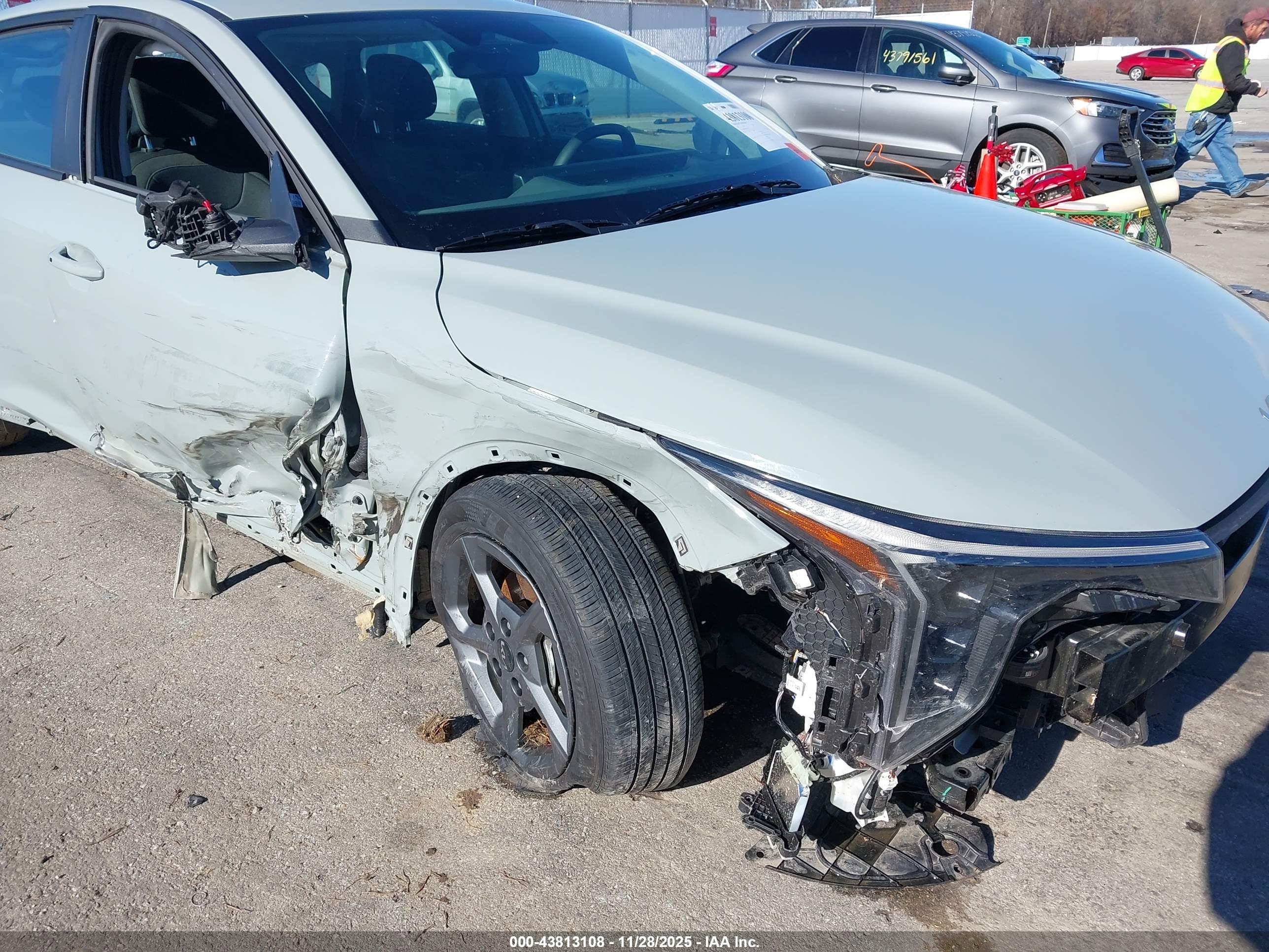 KIA K4 image 6