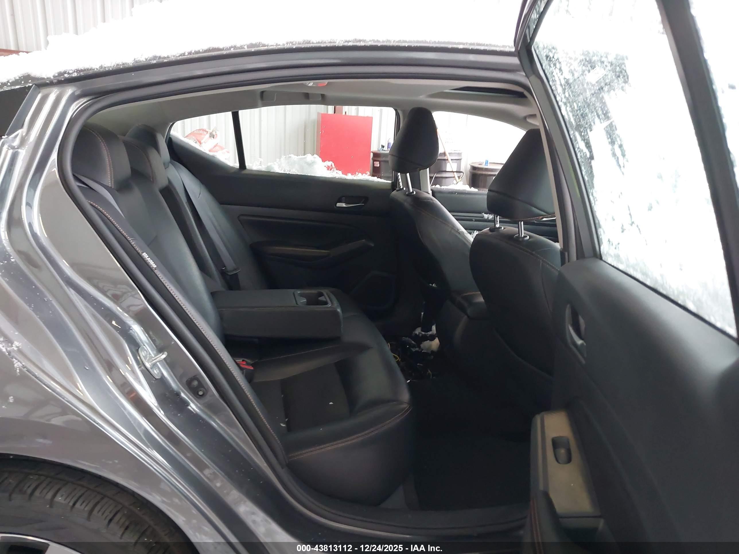 NISSAN ALTIMA image 8