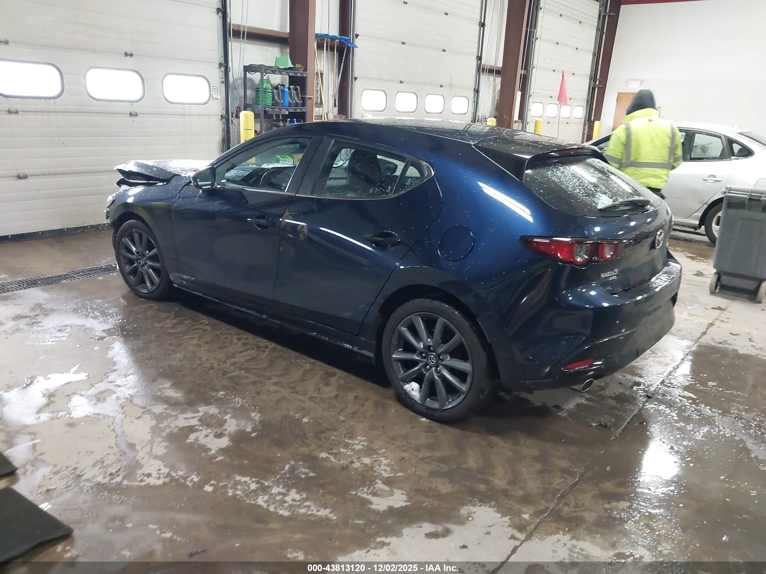 MAZDA MAZDA3 image 3