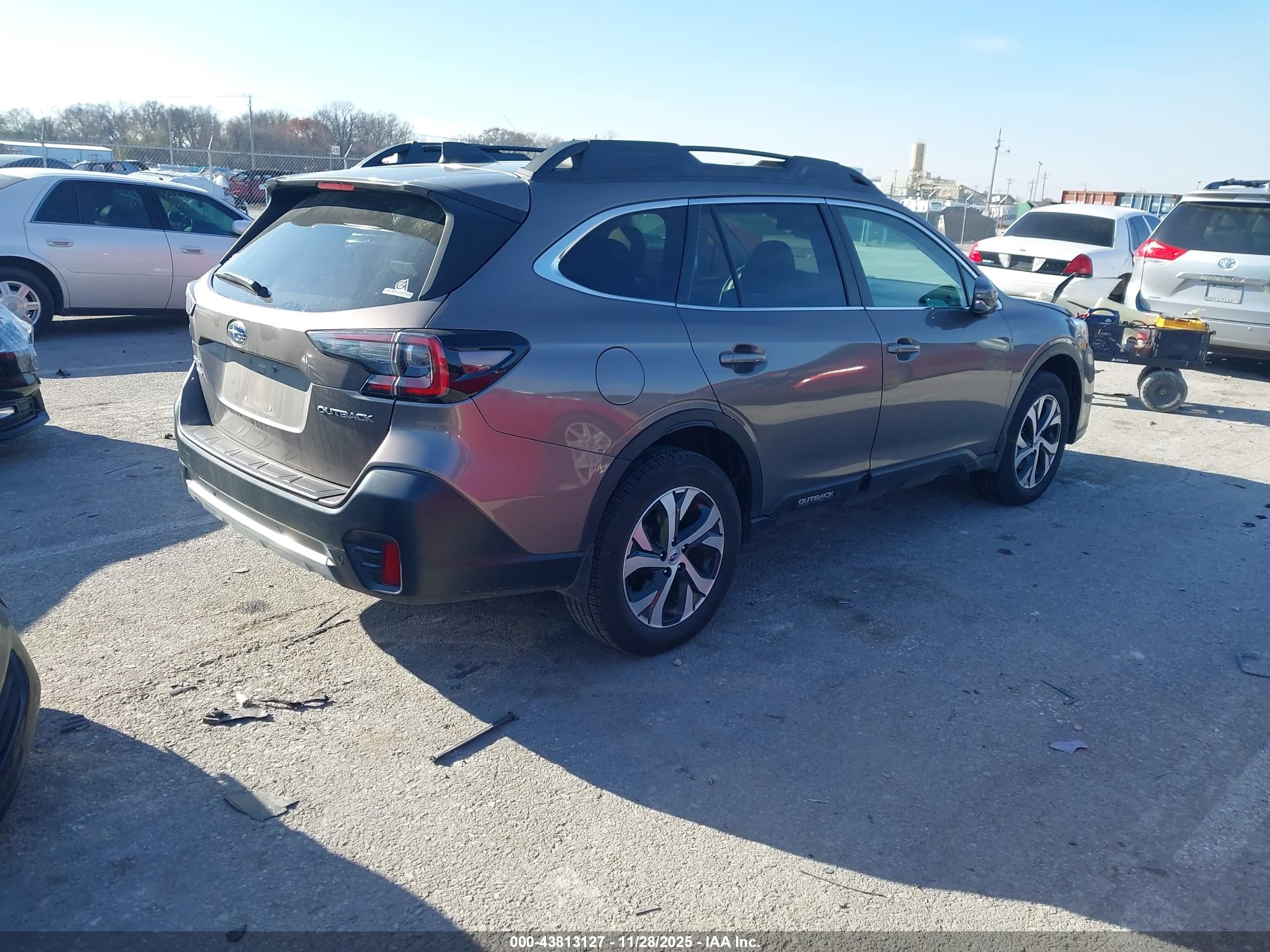 SUBARU OUTBACK image 4
