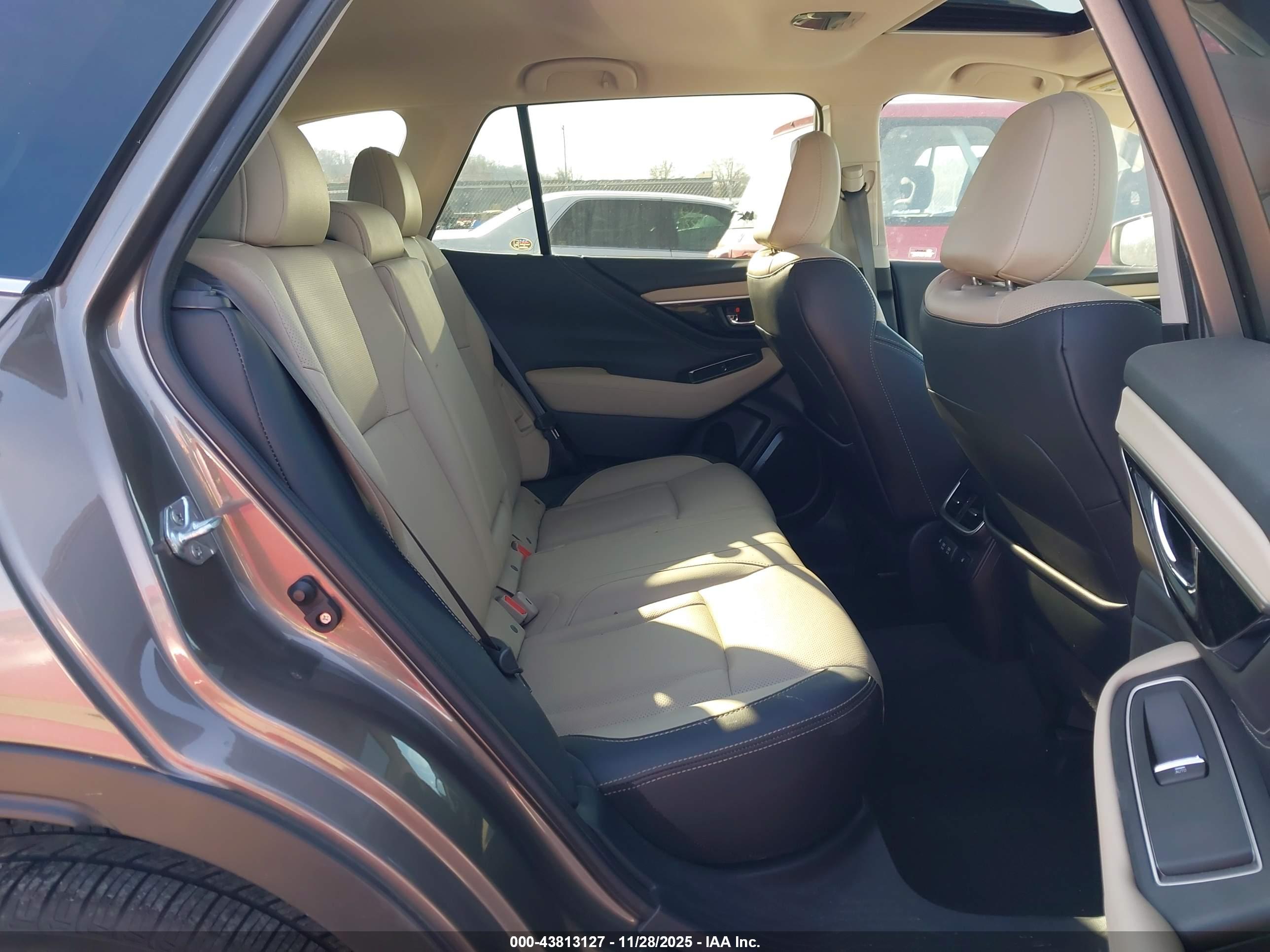 SUBARU OUTBACK image 8