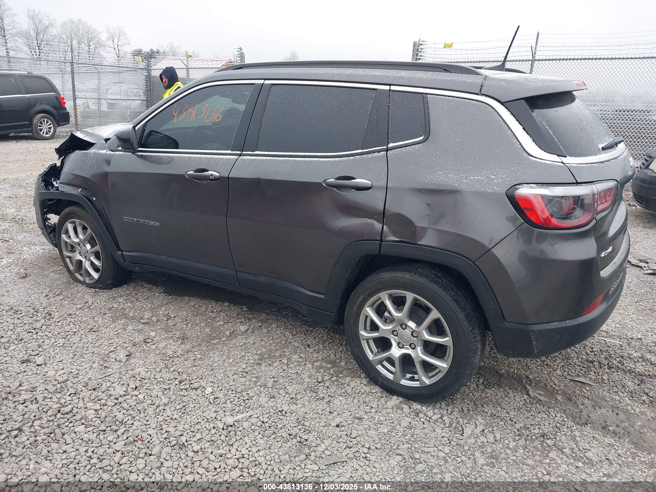 JEEP COMPASS image 3
