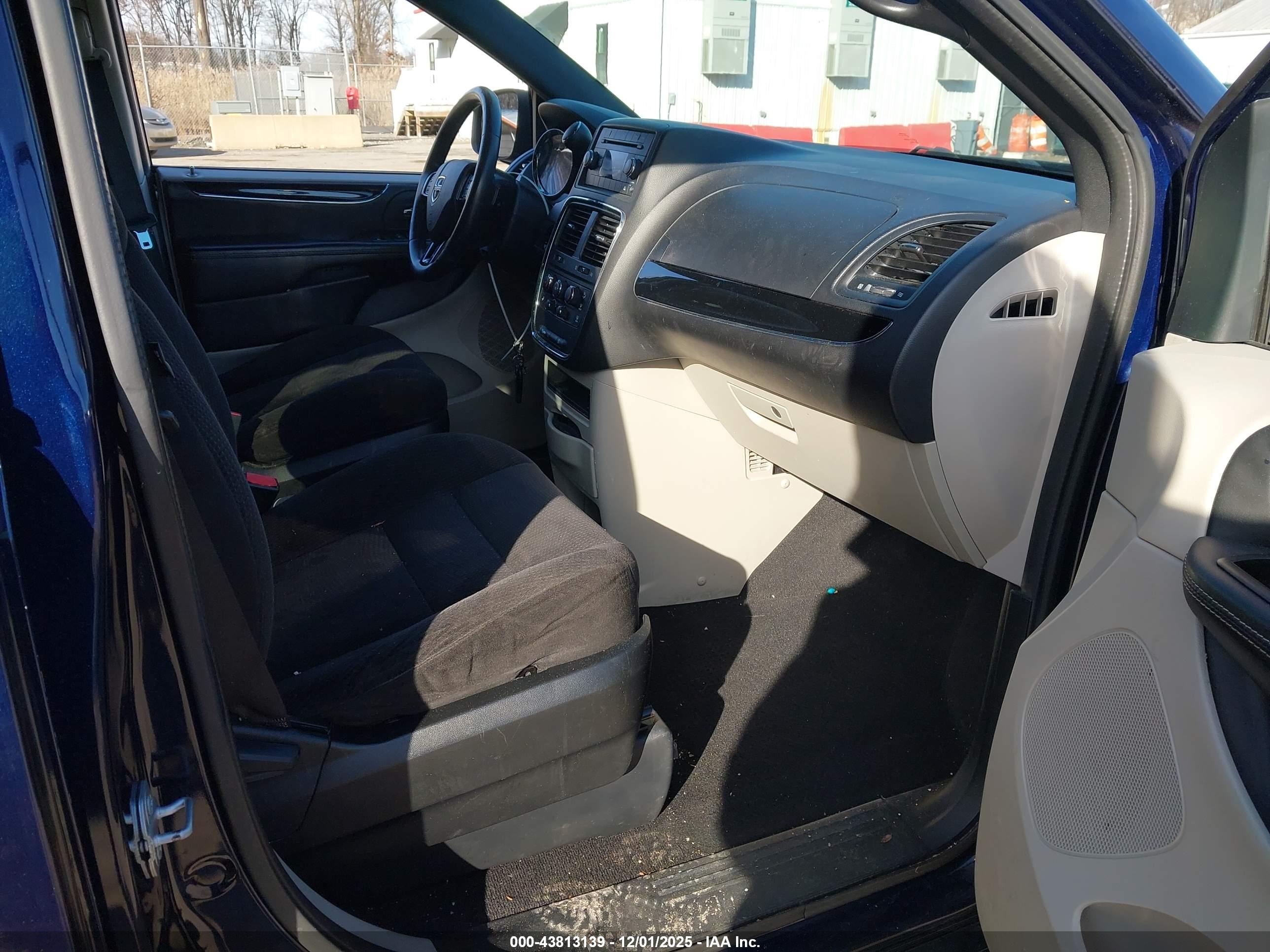 DODGE GRAND image 5