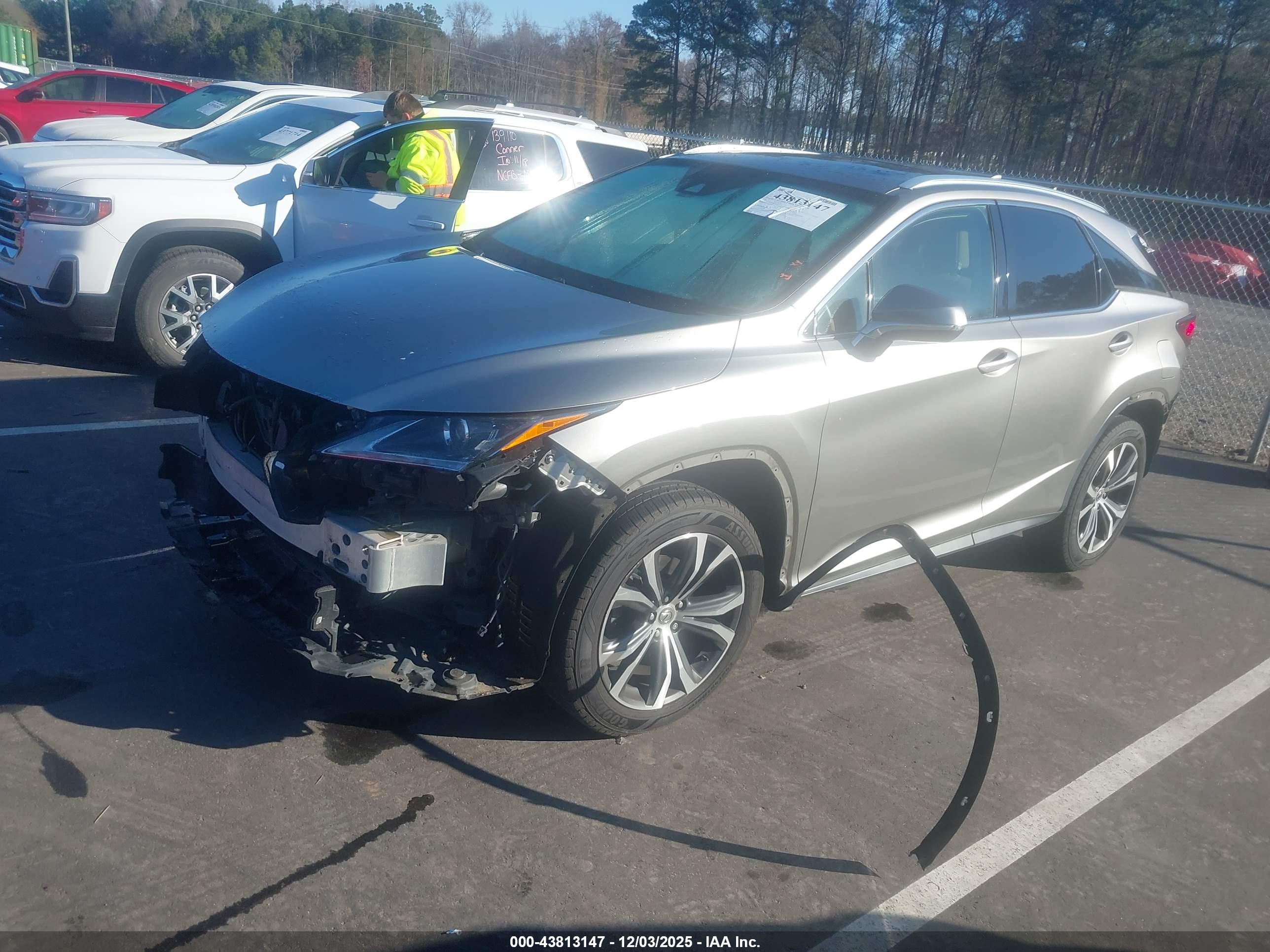 LEXUS RX image 2