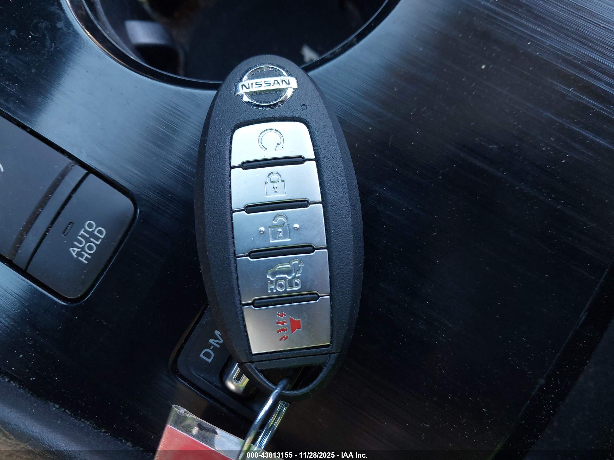 NISSAN ROGUE image 11