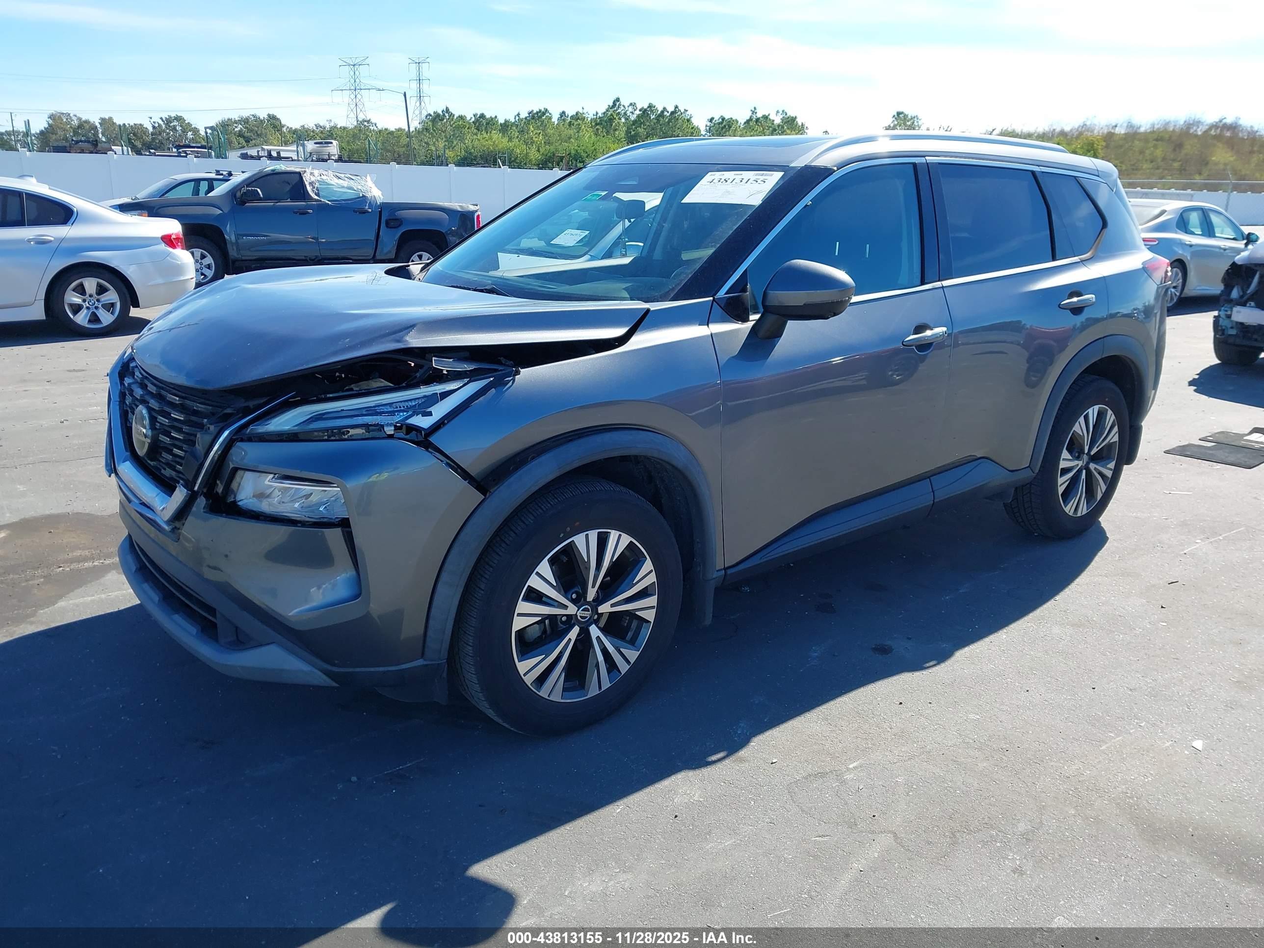 NISSAN ROGUE image 2