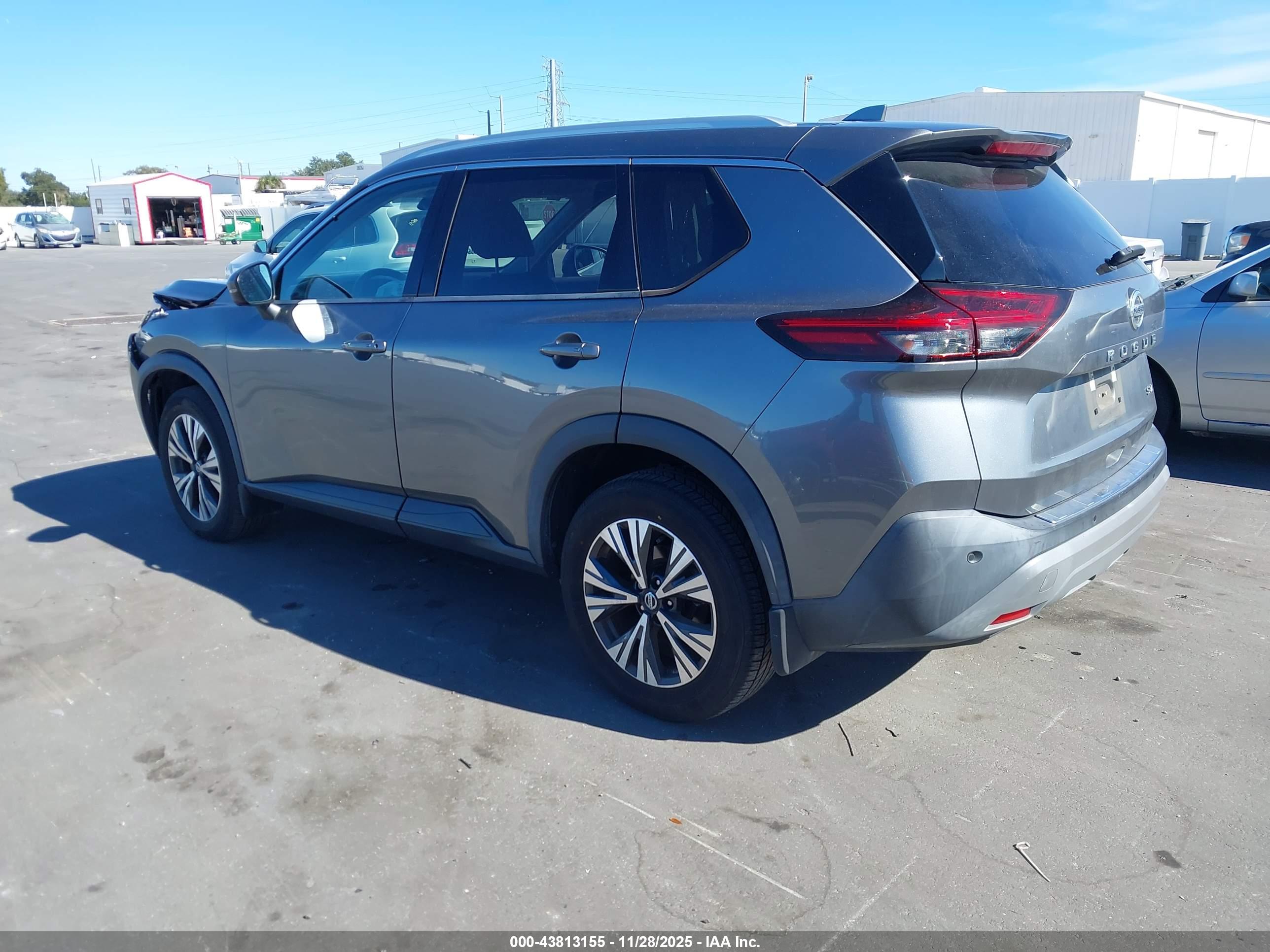 NISSAN ROGUE image 3