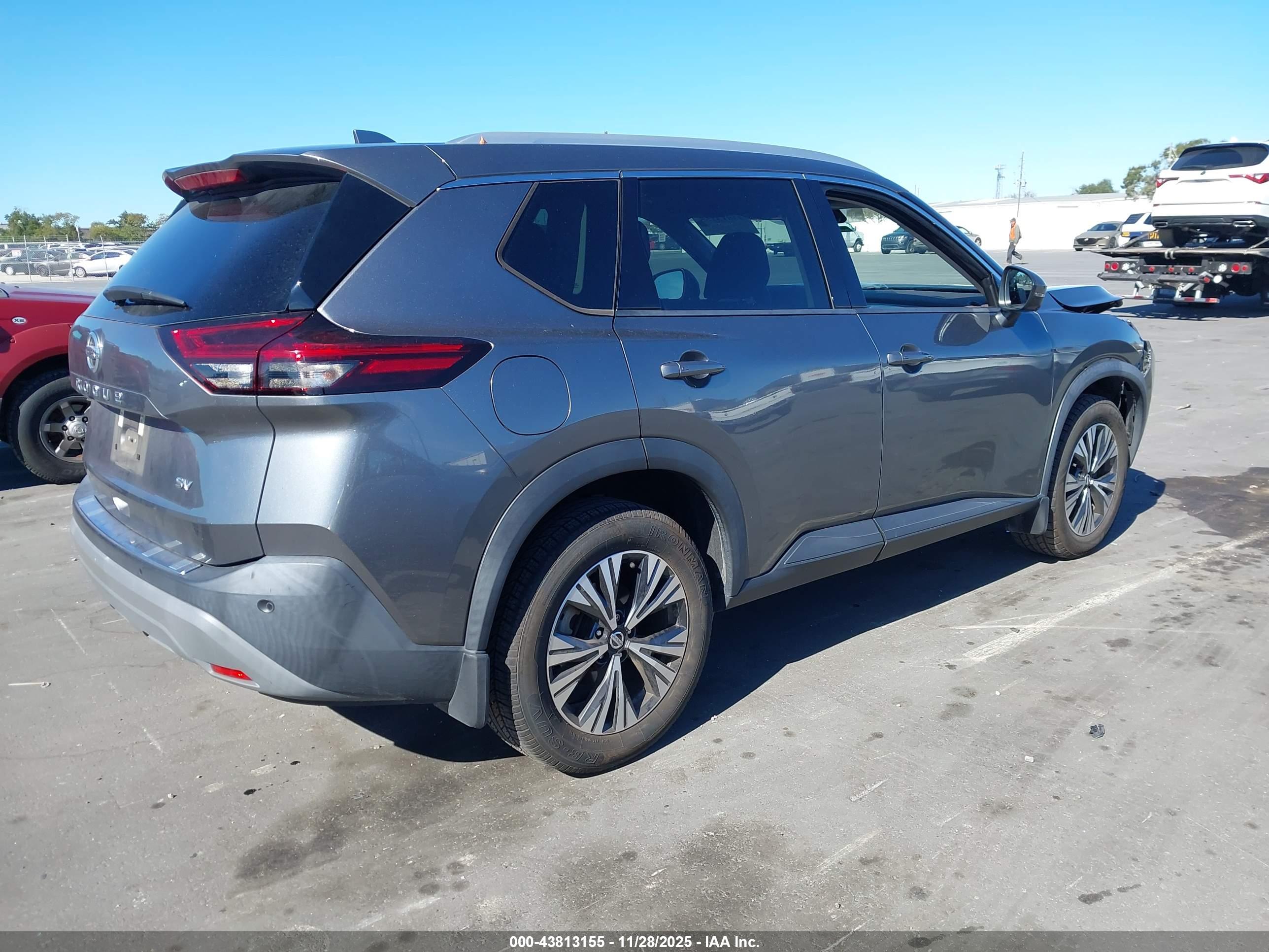 NISSAN ROGUE image 4
