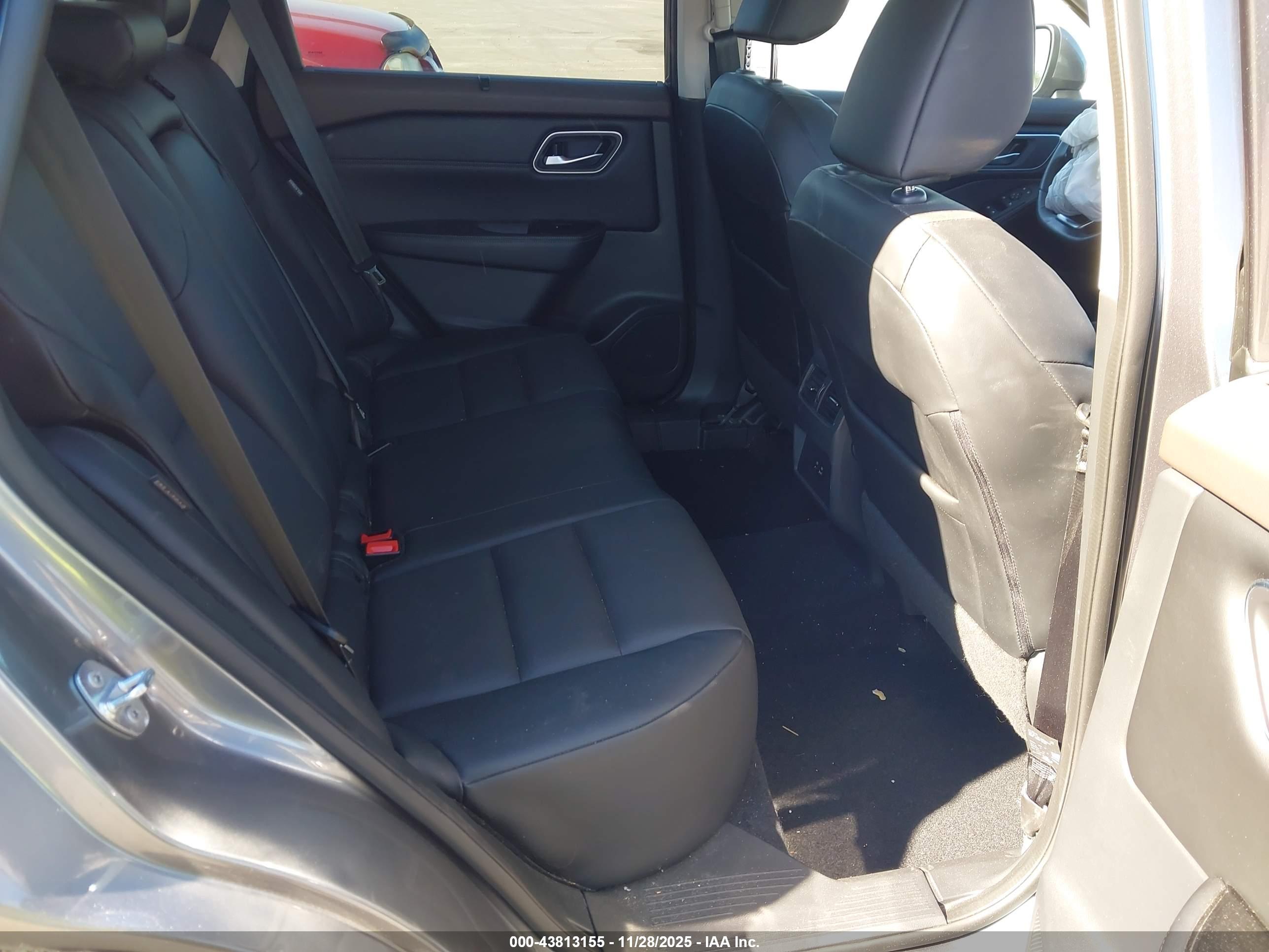NISSAN ROGUE image 8