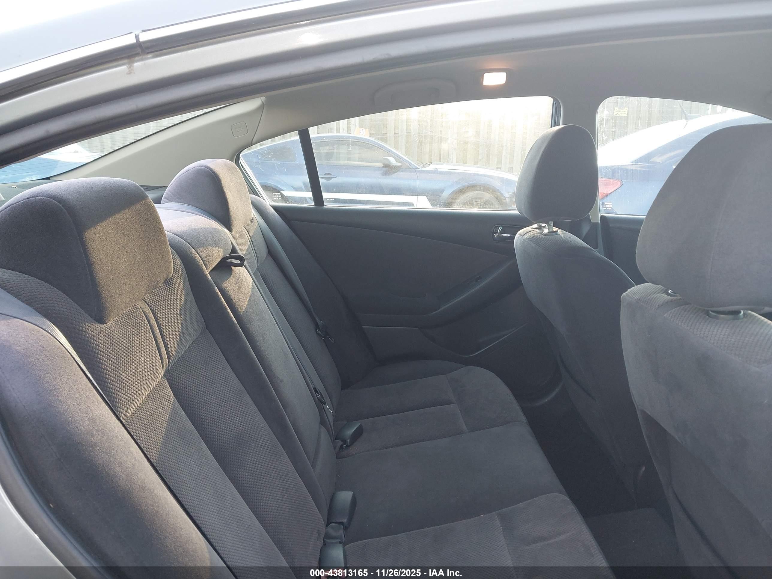 NISSAN ALTIMA image 8