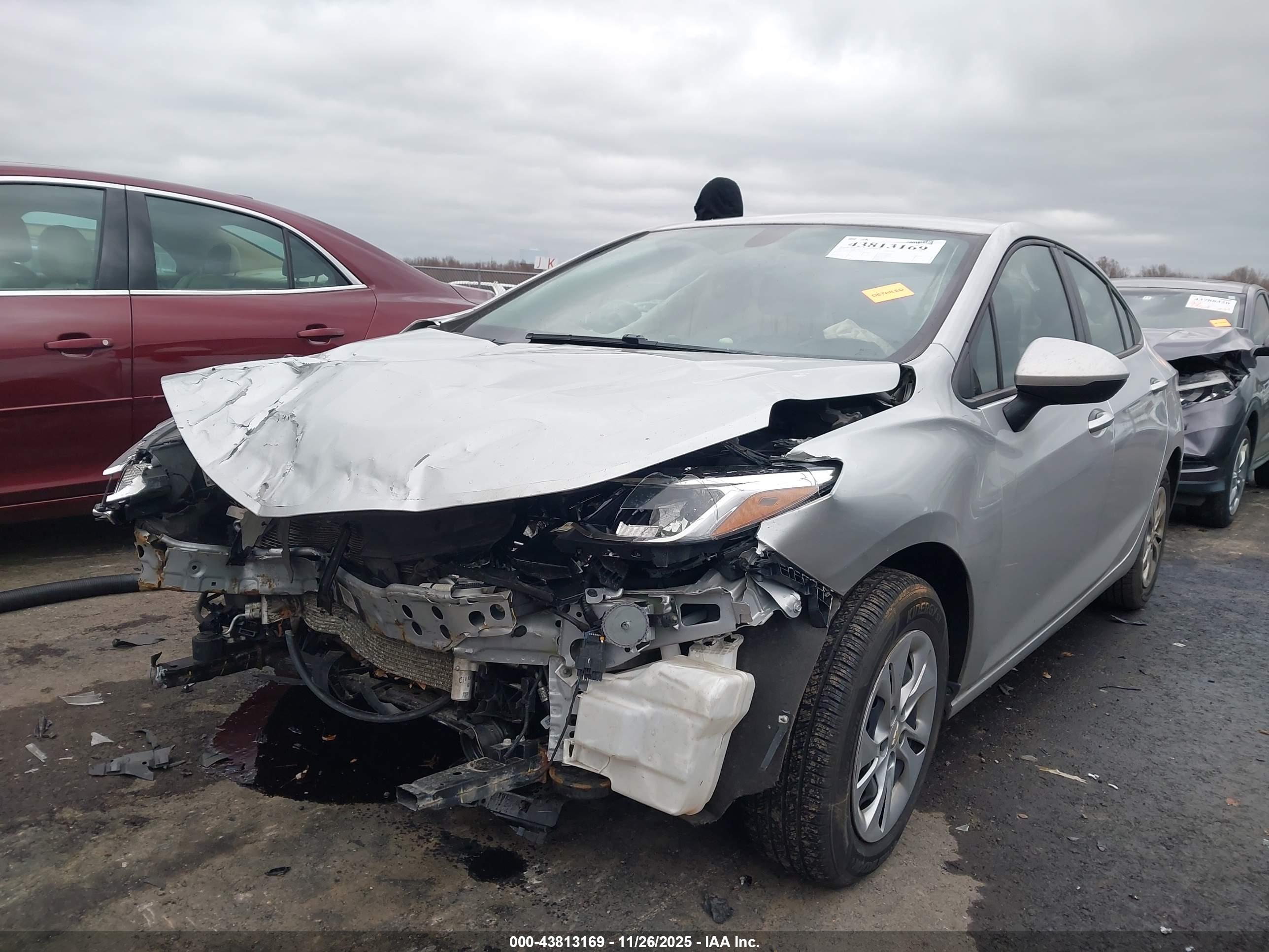CHEVROLET CRUZE image 2