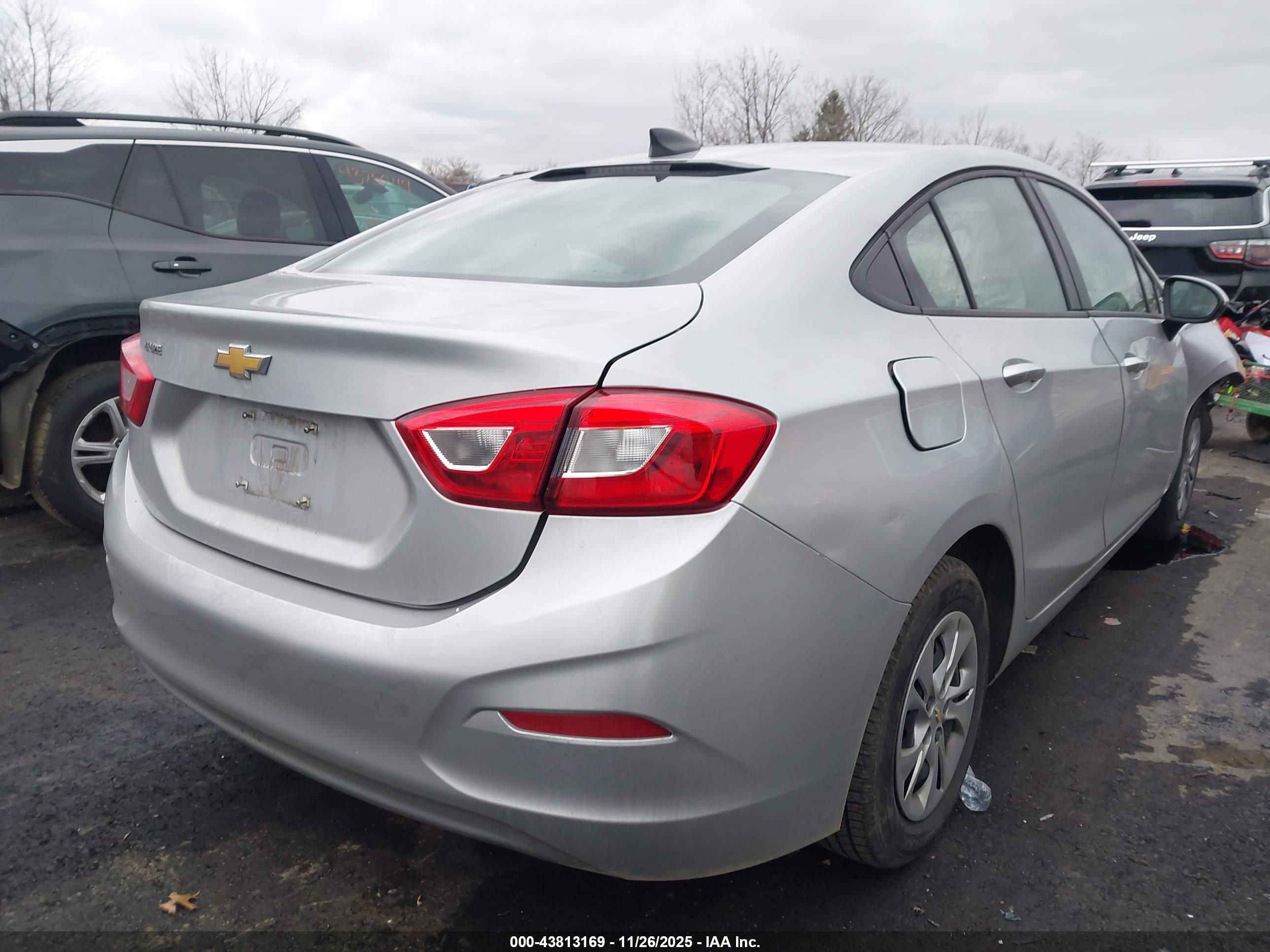 CHEVROLET CRUZE image 4