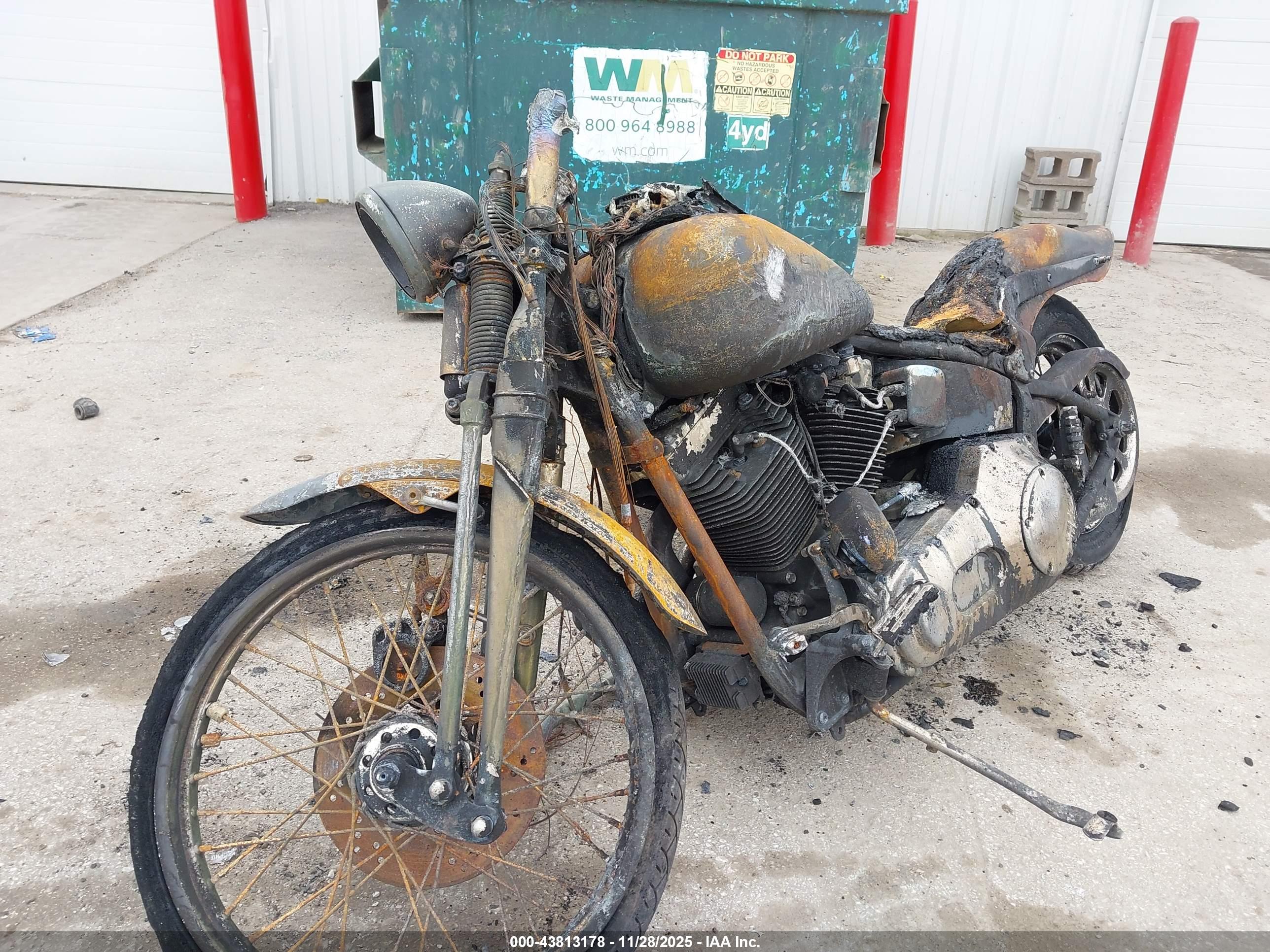 HARLEY-DAVIDSON FXSTS image 2