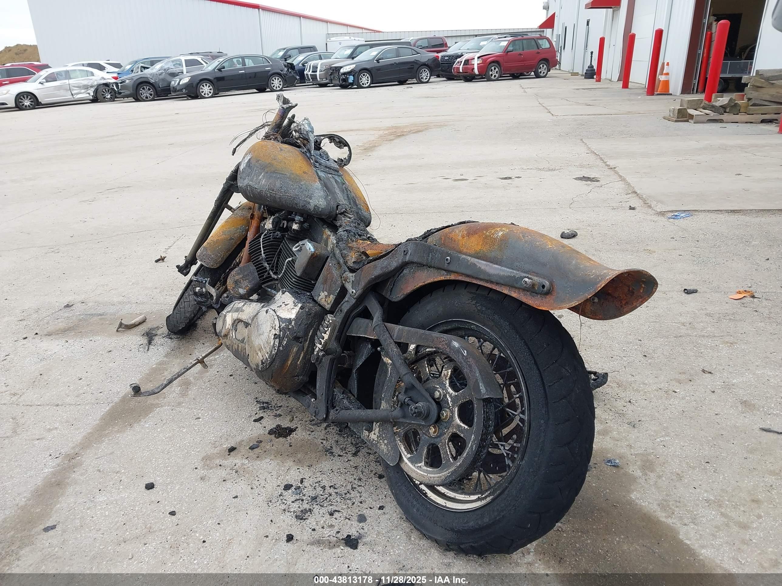 HARLEY-DAVIDSON FXSTS image 3