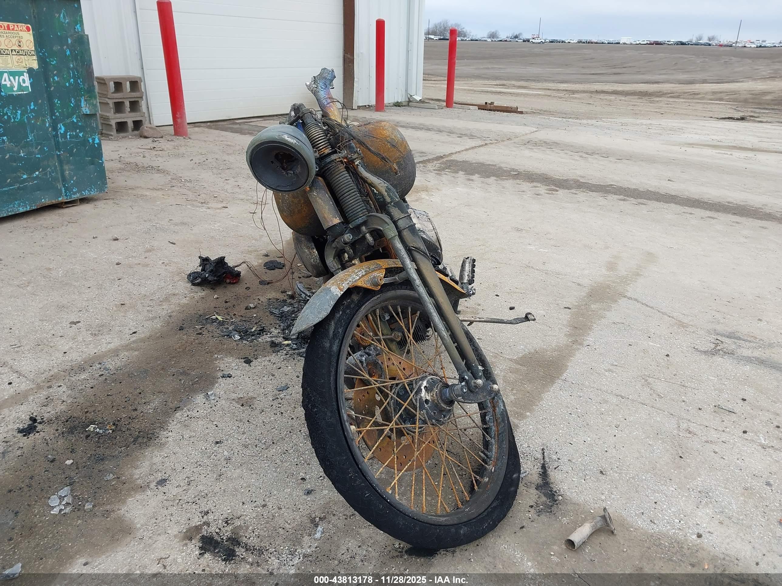 HARLEY-DAVIDSON FXSTS image 5