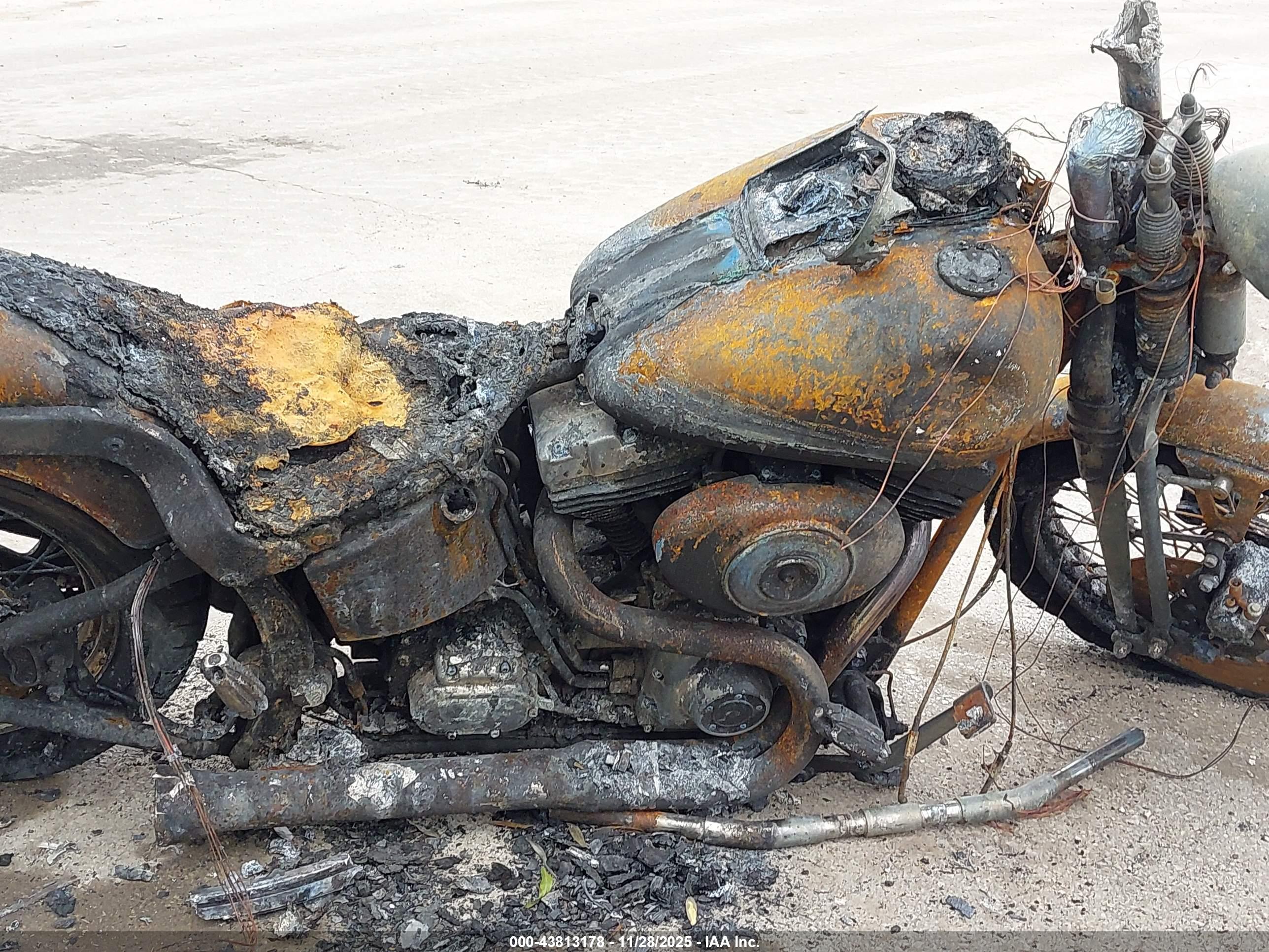 HARLEY-DAVIDSON FXSTS image 8