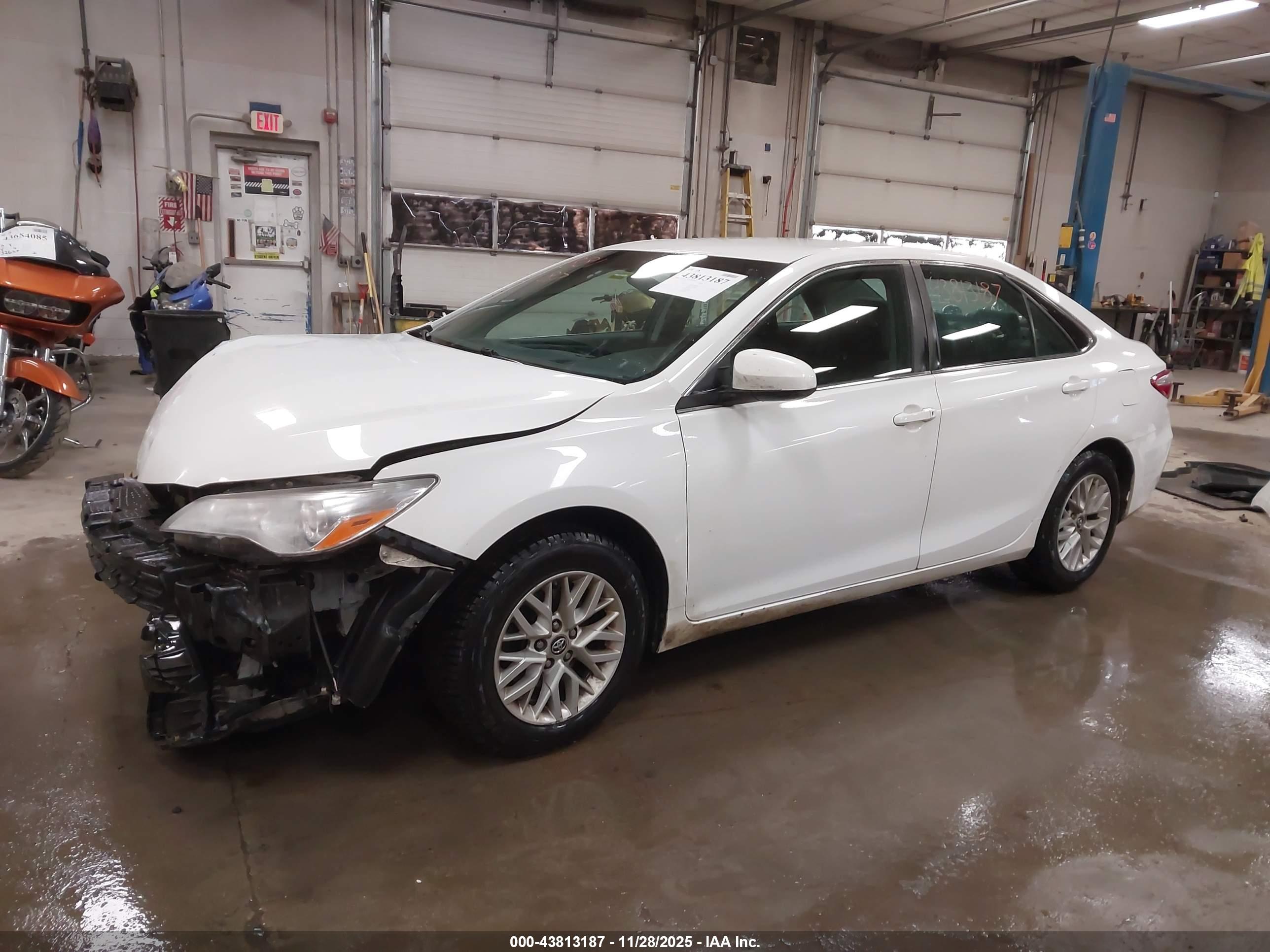 TOYOTA CAMRY image 2