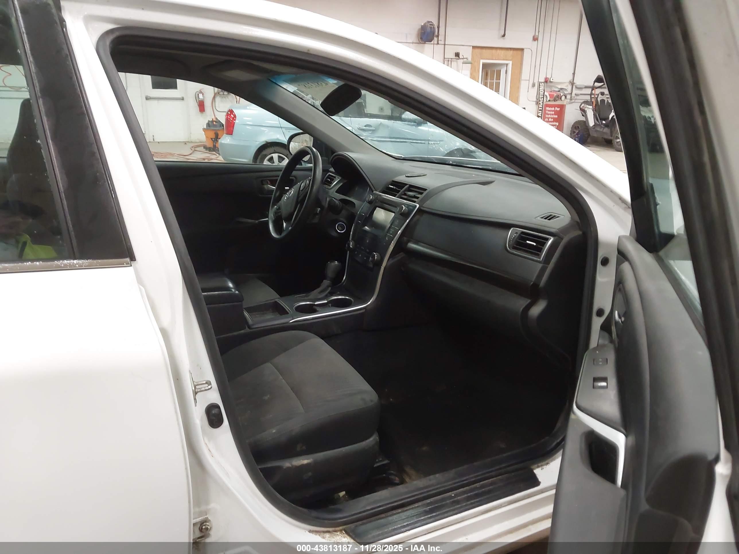 TOYOTA CAMRY image 5