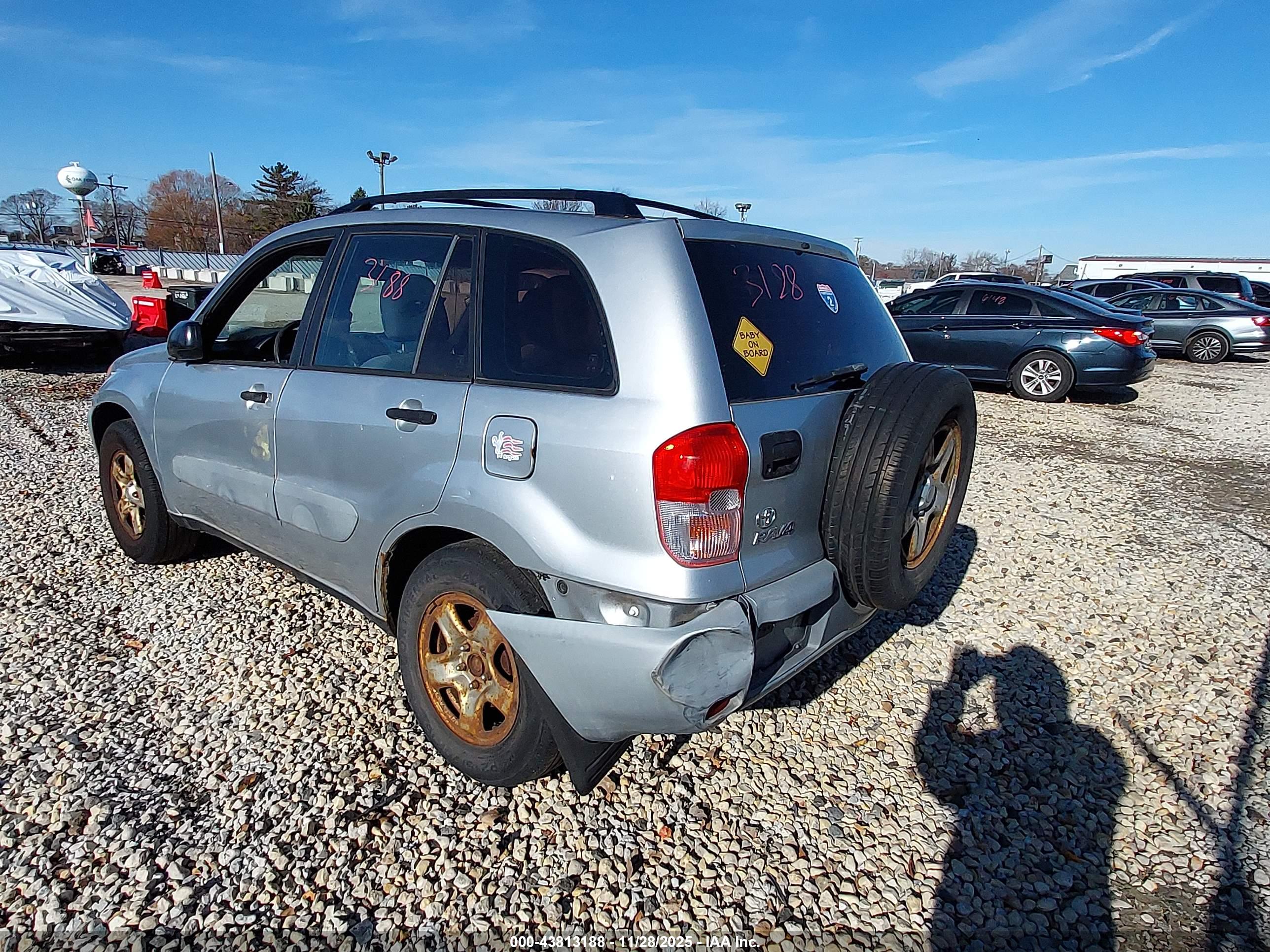 TOYOTA RAV4 image 3