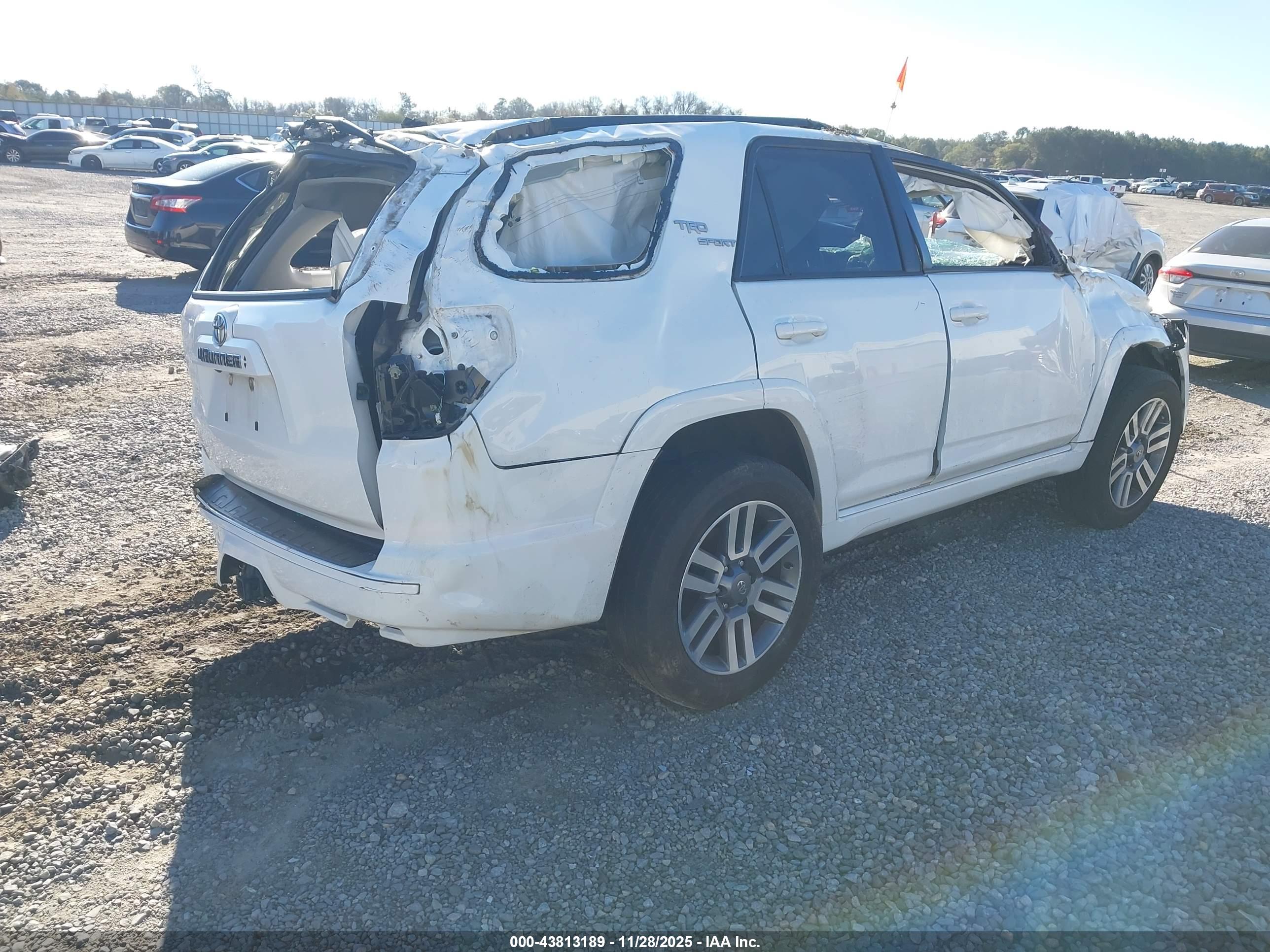 TOYOTA 4RUNNER image 4