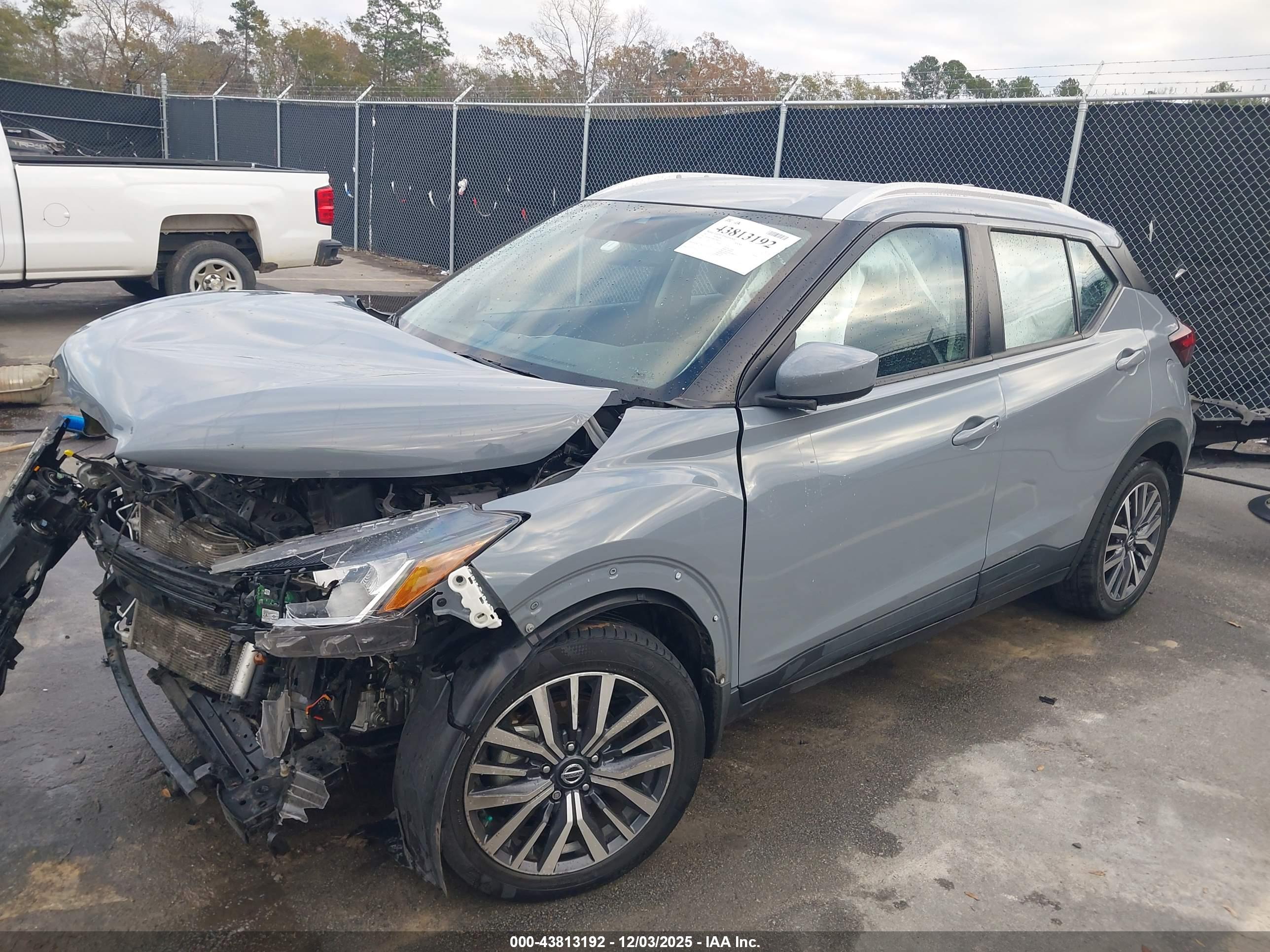 NISSAN KICKS image 2