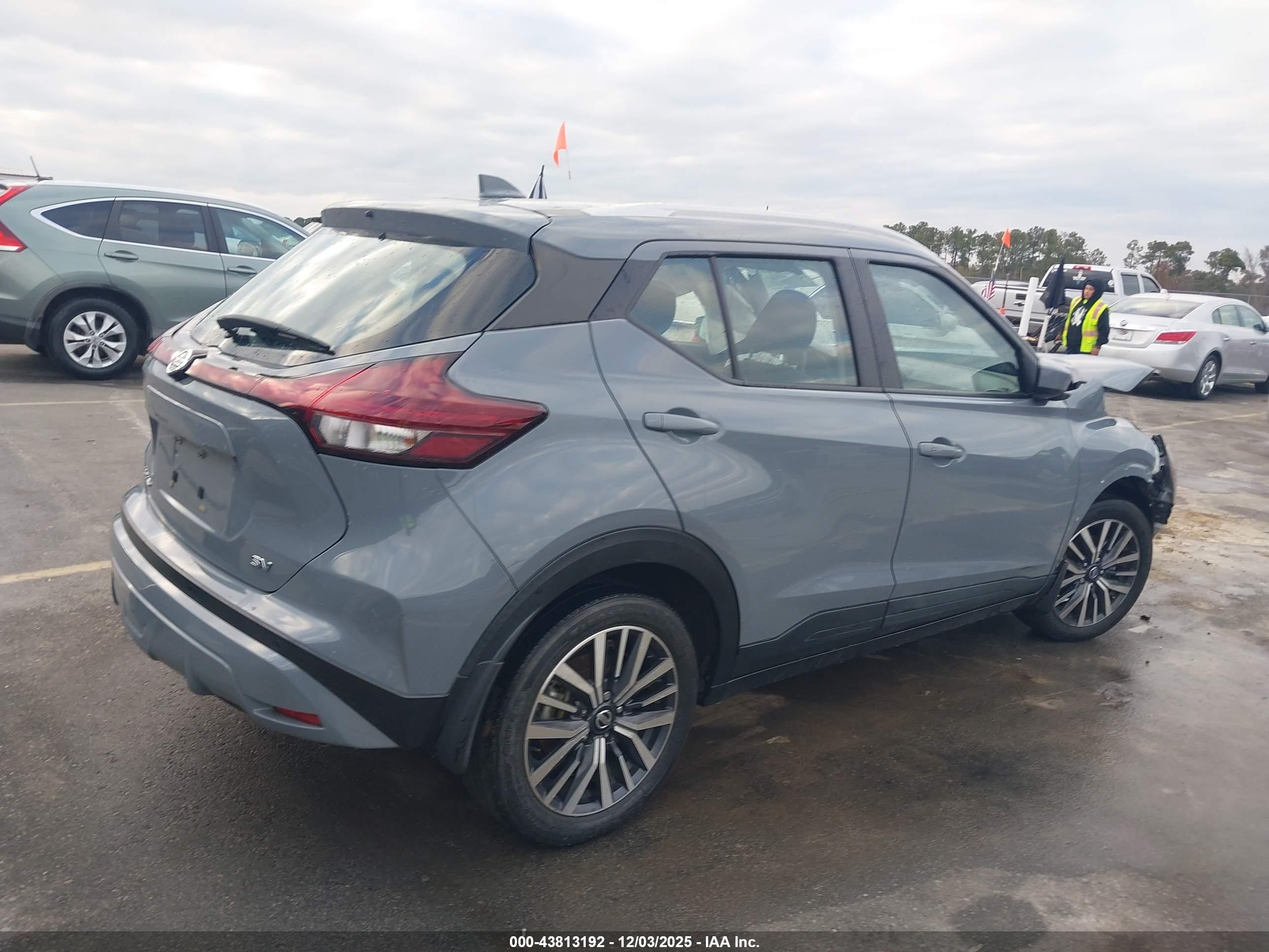 NISSAN KICKS image 4