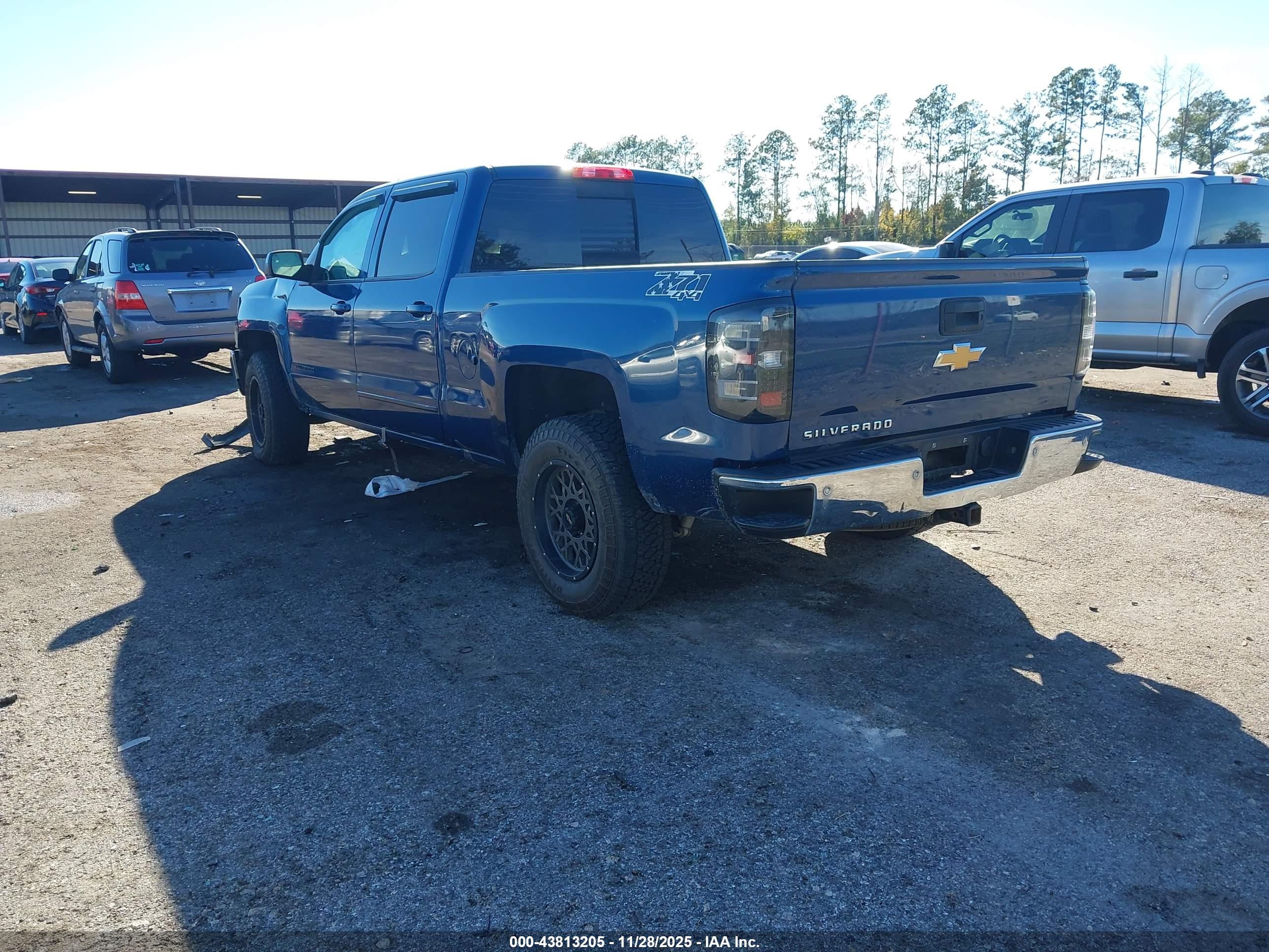 CHEVROLET SILVERADO image 3