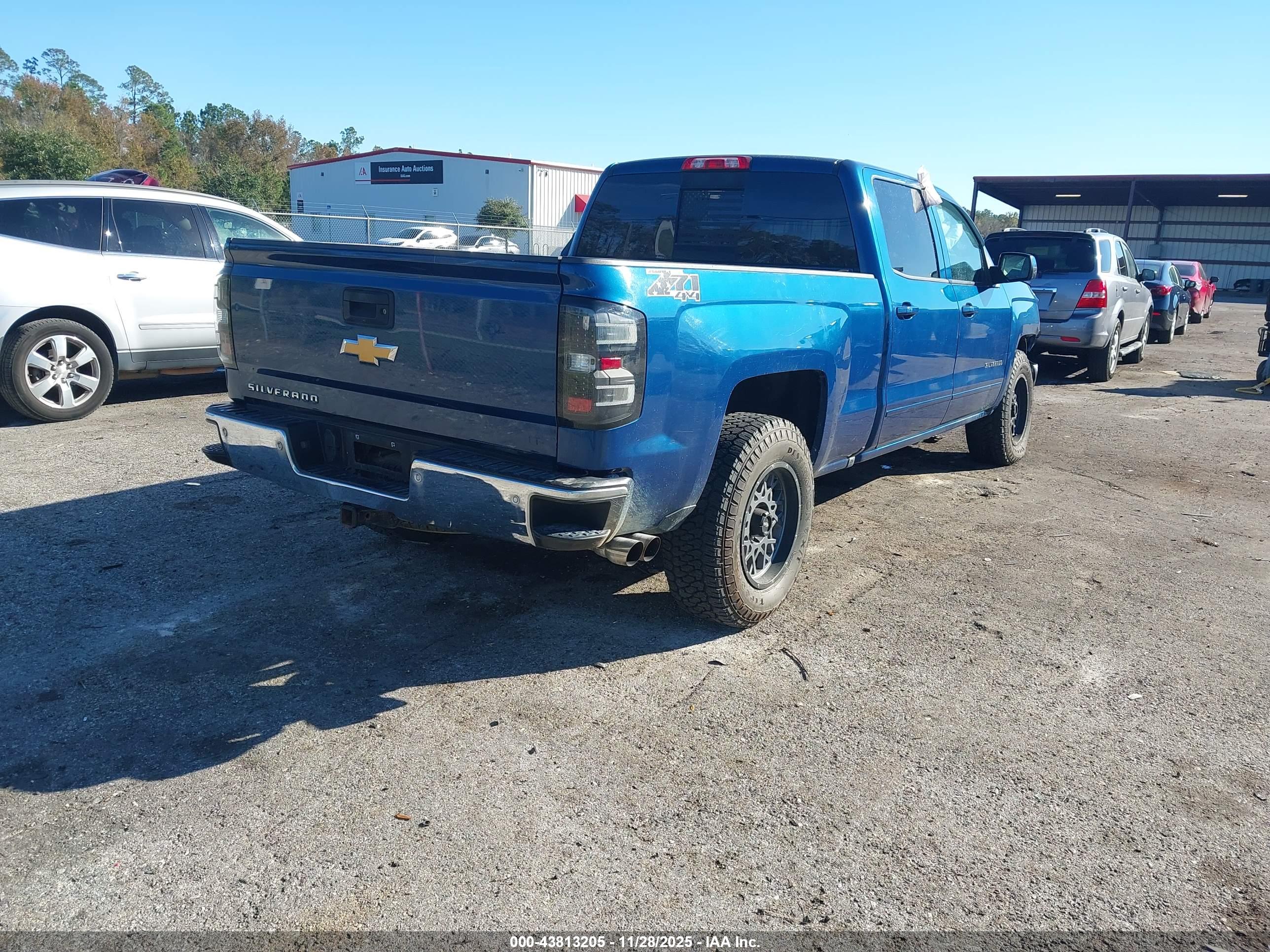 CHEVROLET SILVERADO image 4