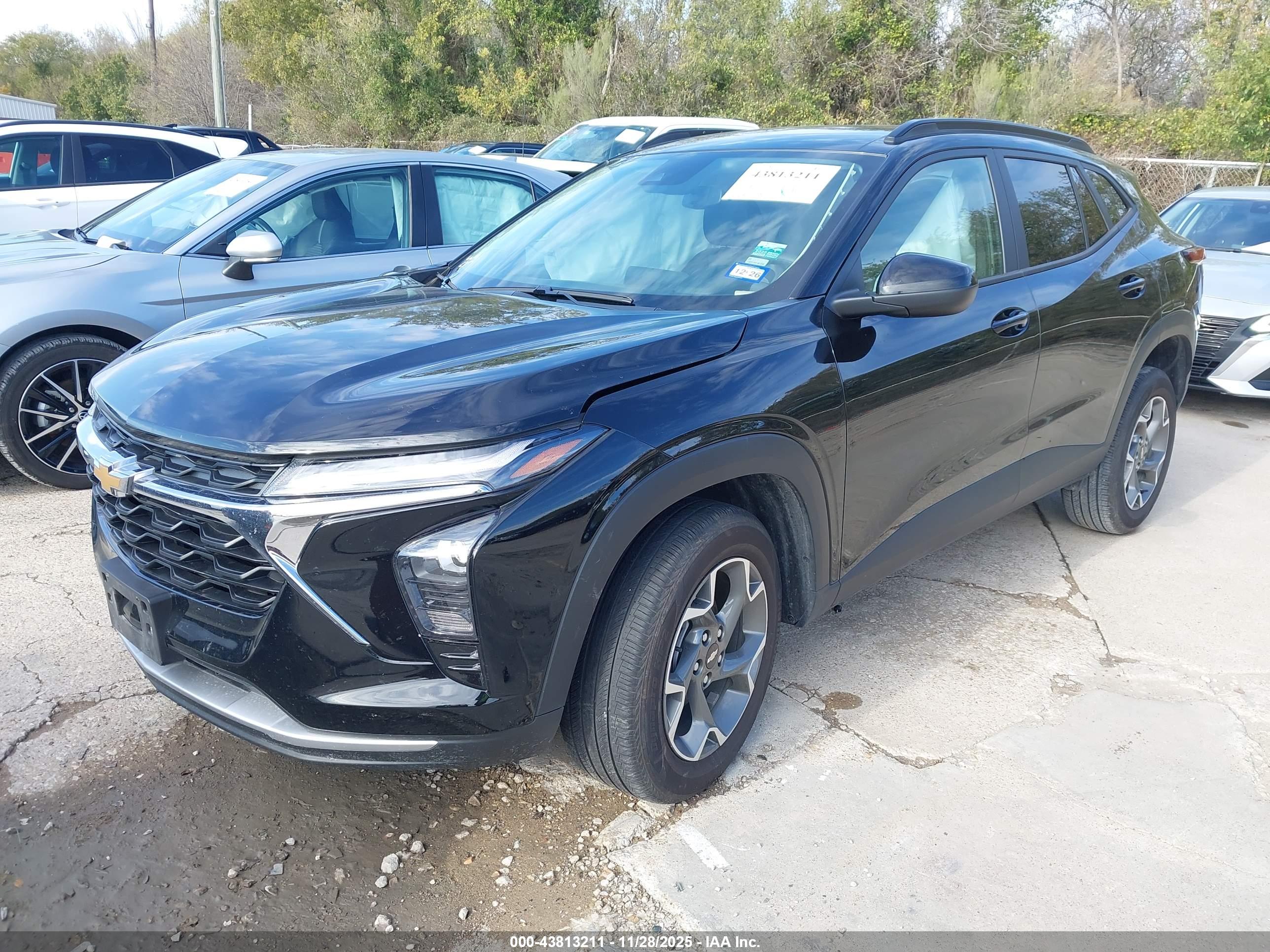 CHEVROLET TRAX image 2
