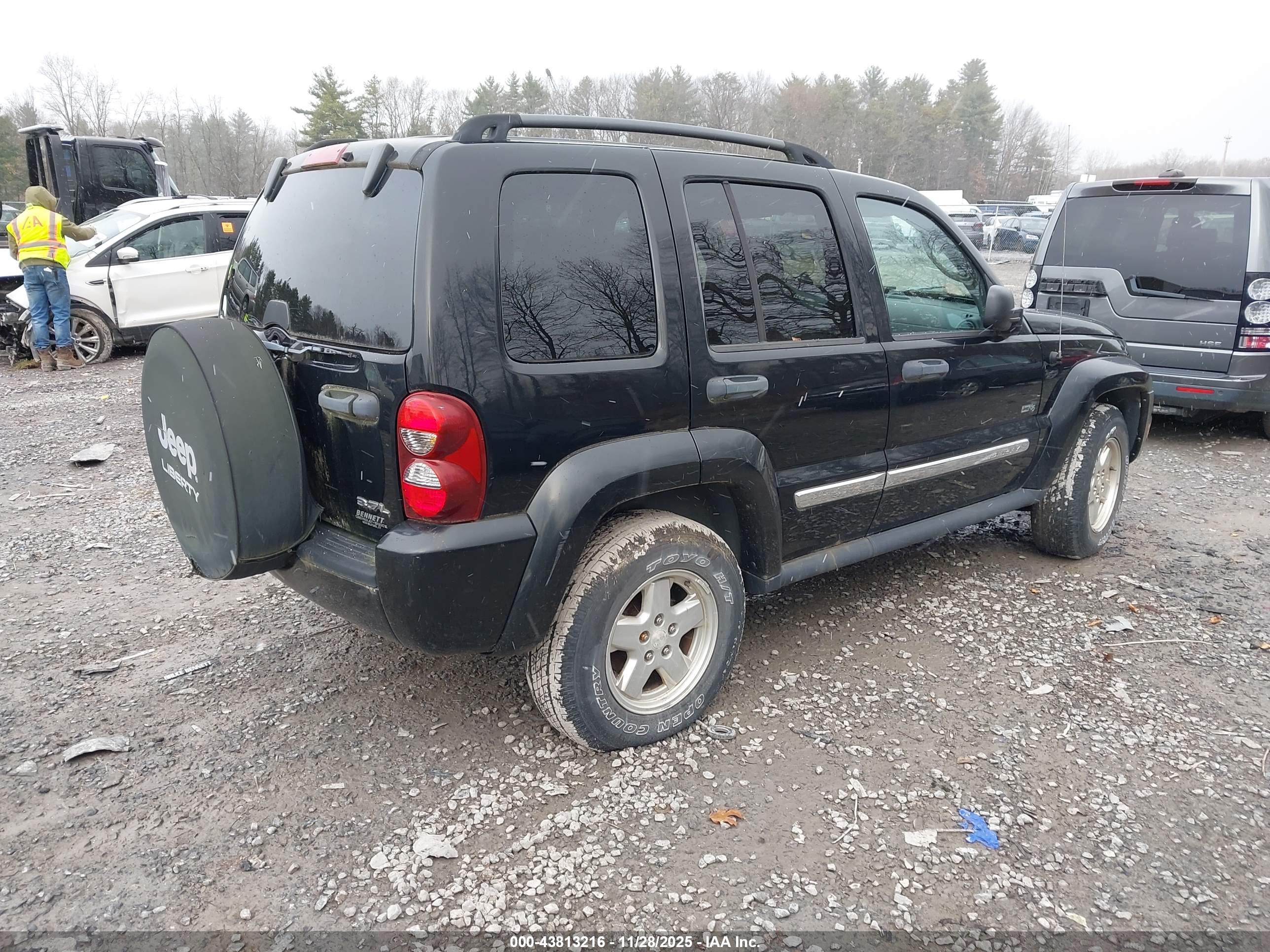 JEEP LIBERTY image 4