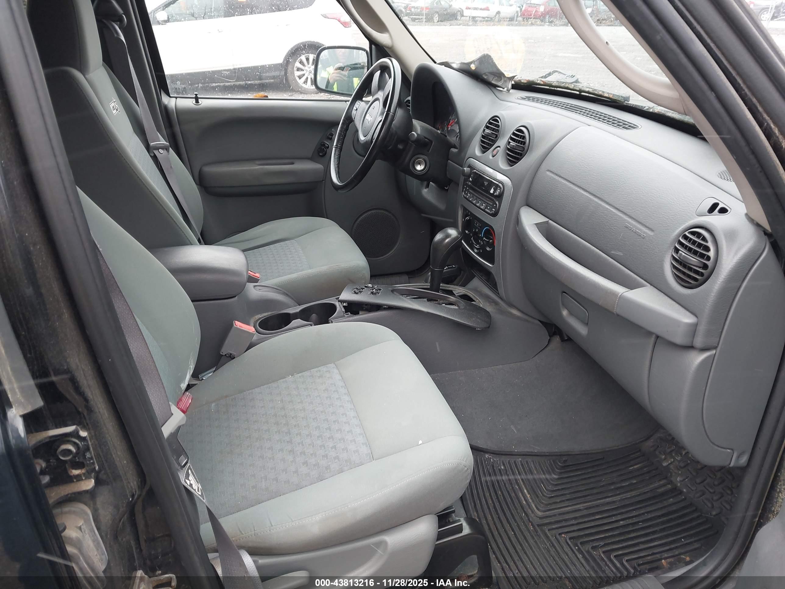 JEEP LIBERTY image 5
