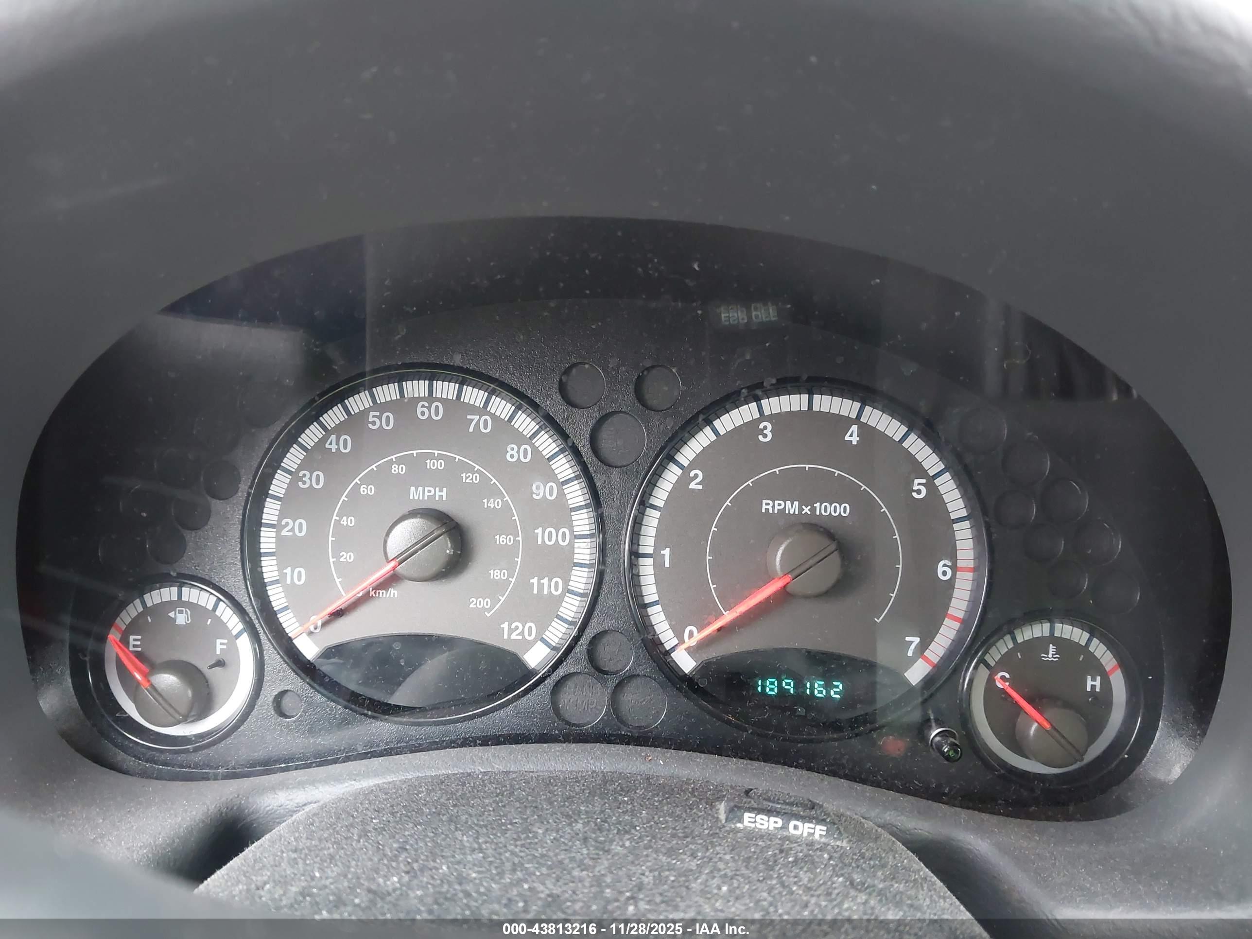 JEEP LIBERTY image 7