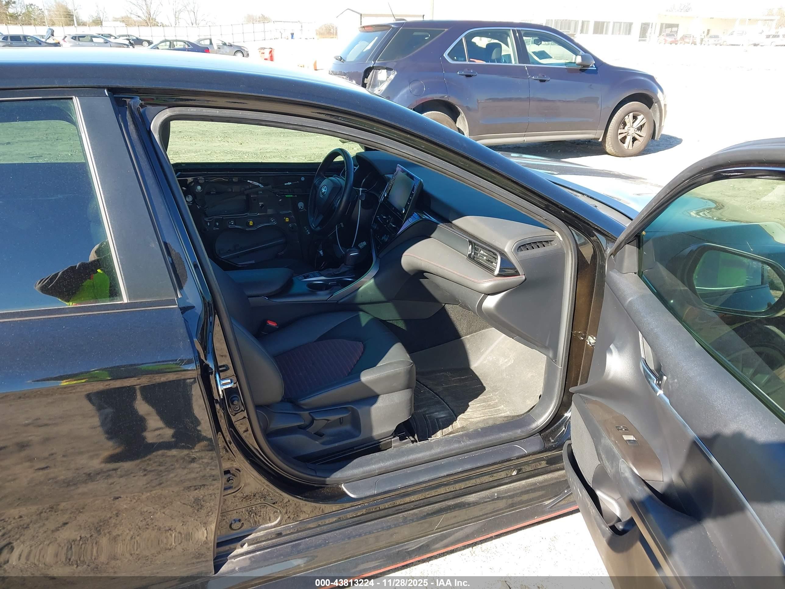 TOYOTA CAMRY image 5