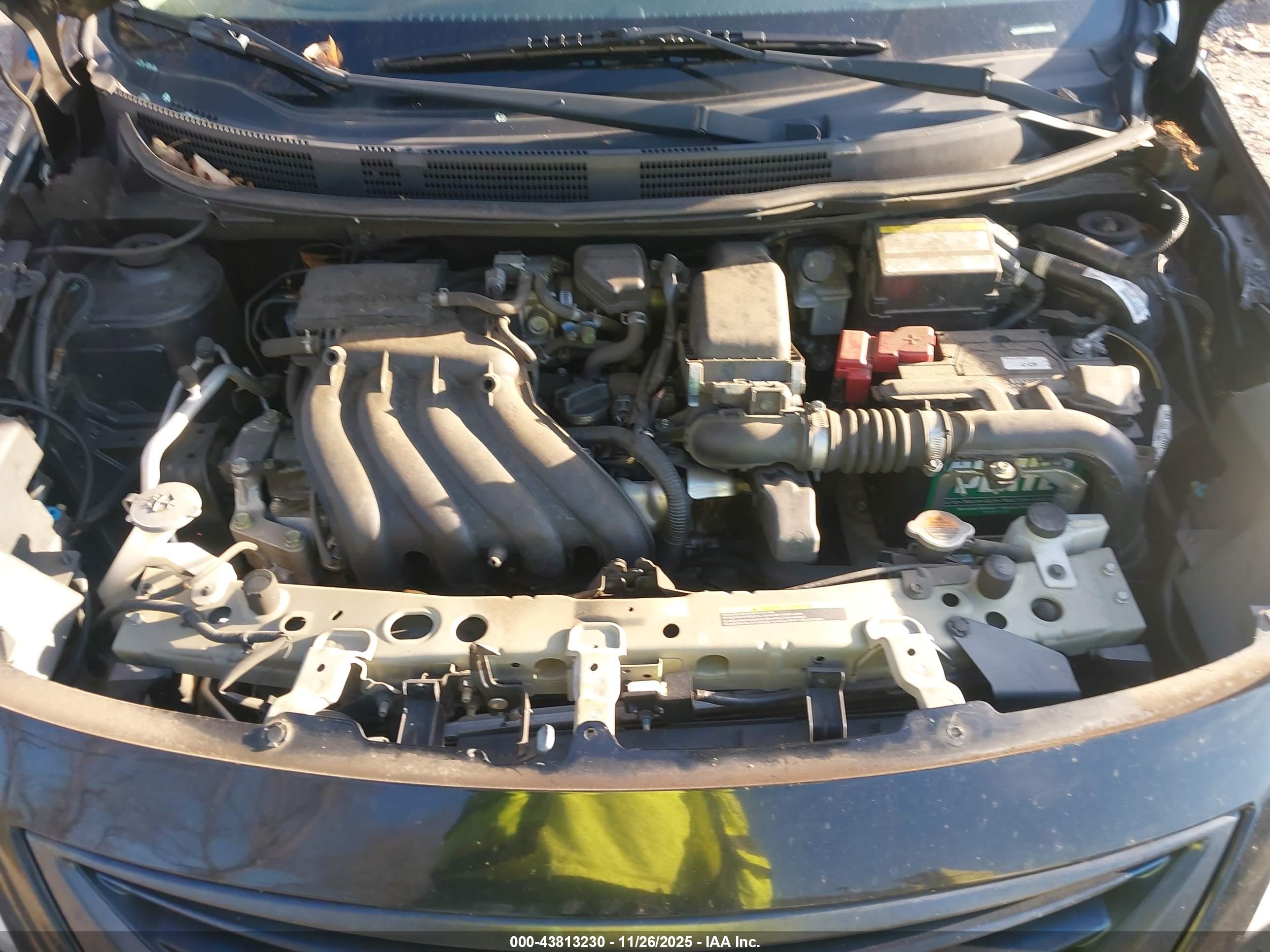 NISSAN VERSA image 10