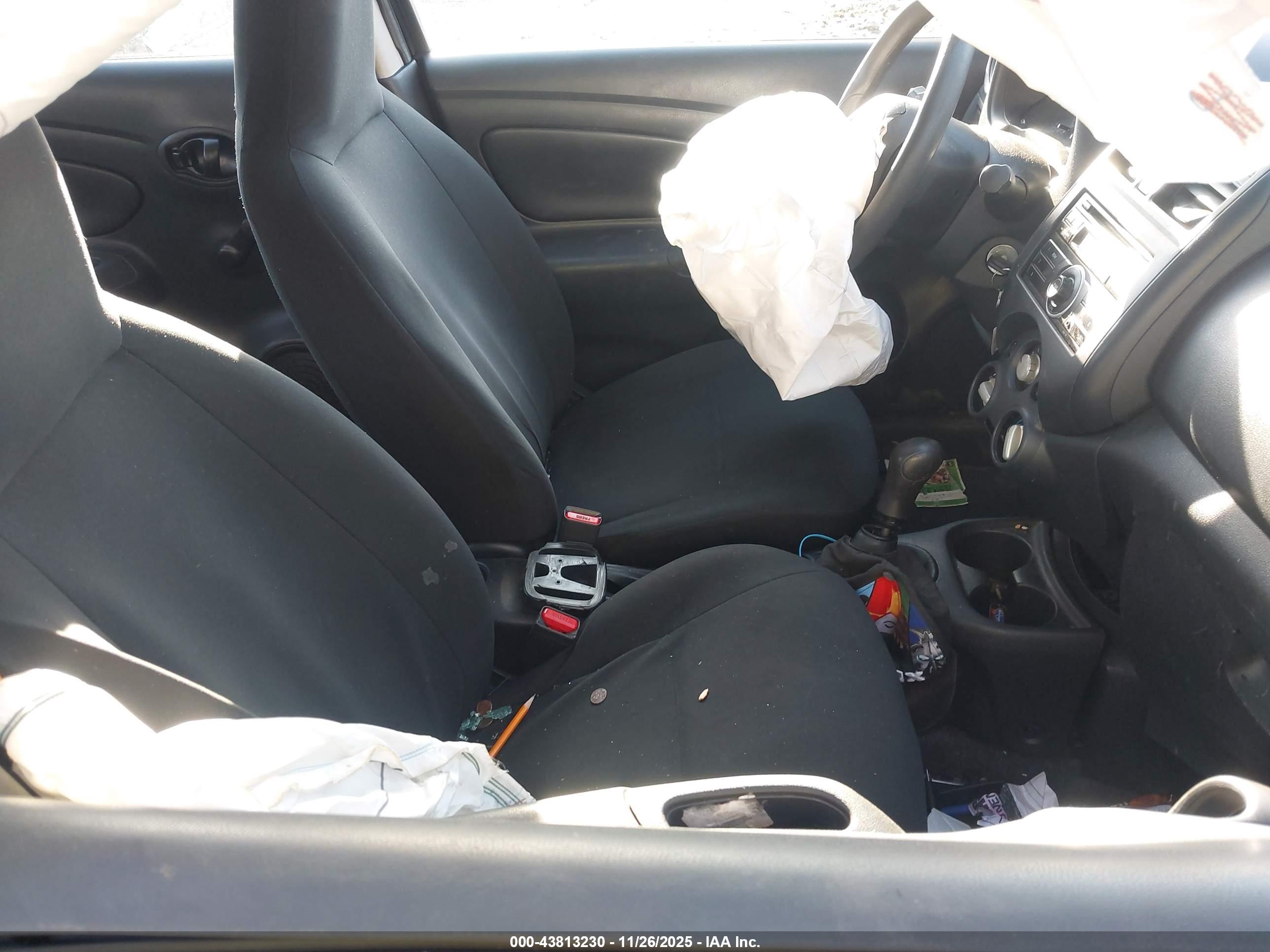 NISSAN VERSA image 5